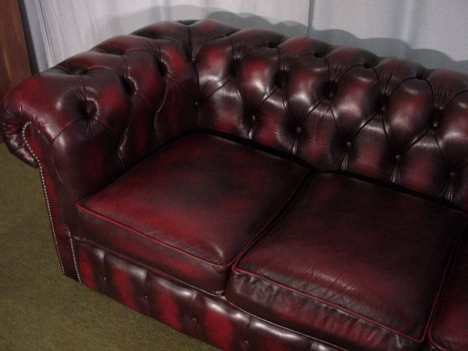 vente canapé chesterfield cuir à bordeaux