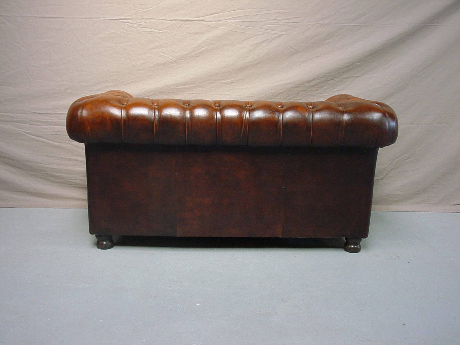 a vendre canapé chesterfield cuir marron deux places à Lille