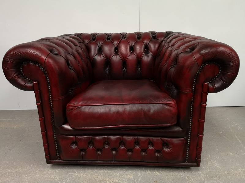 acheter fauteuil chesterfield cuir bordeaux style vintage anglais à Lyon