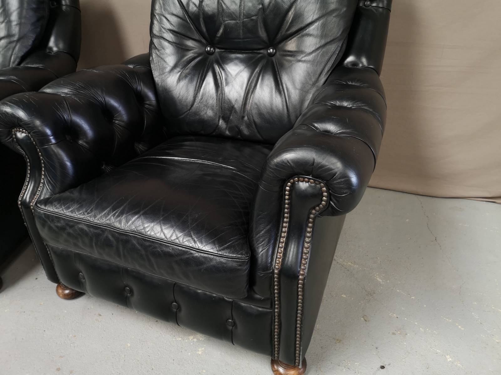 vente fauteuils chesterfield cuir noir style vintage près de Lyon