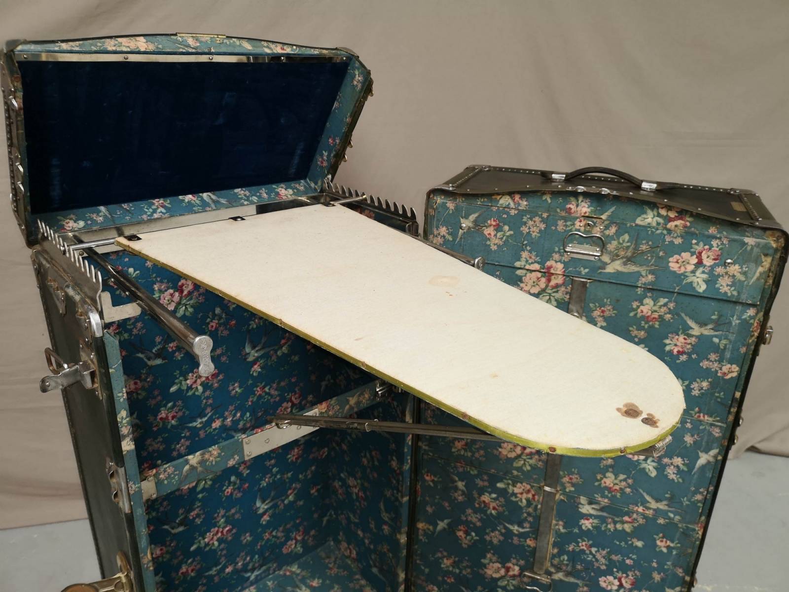 vends malle cabine de paquebot à Paris