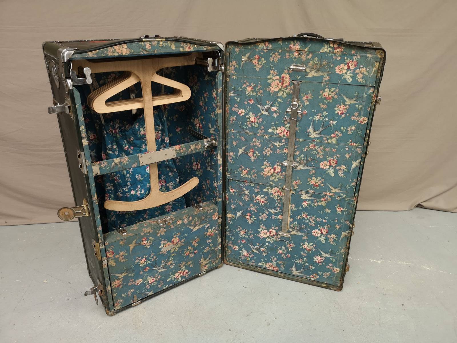se faire livrer malle cabine vintage à Paris