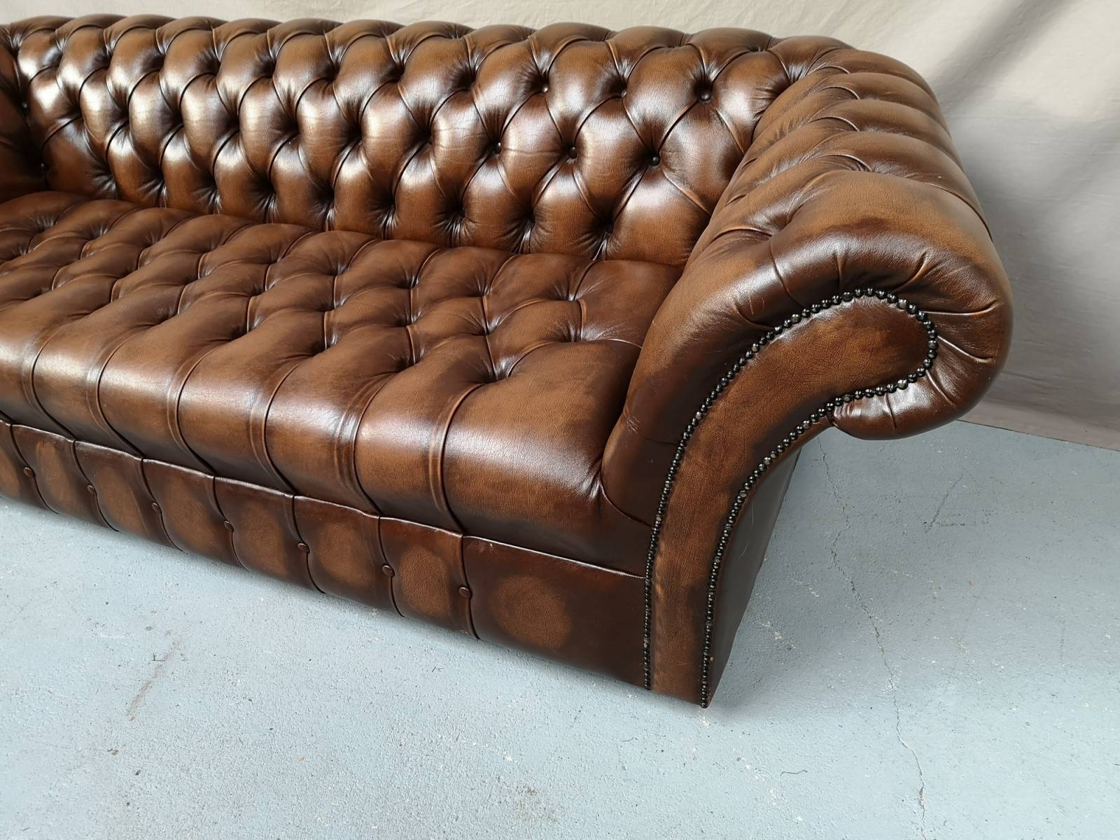 achat en ligne canapéchesterfield original cuir marron vintage proche Paris