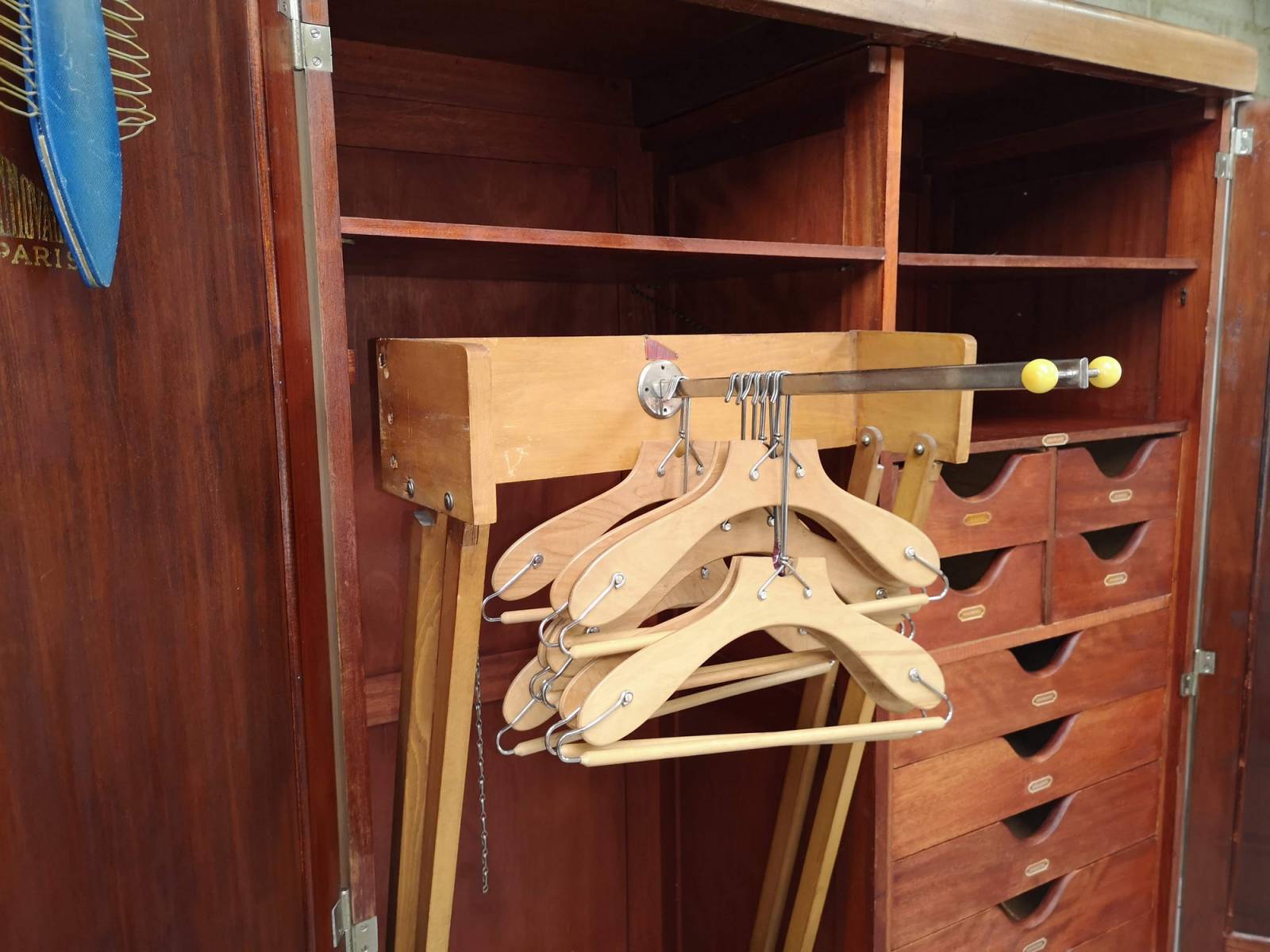 acheter en ligne armoire occasion acajou style vinatge à Paris