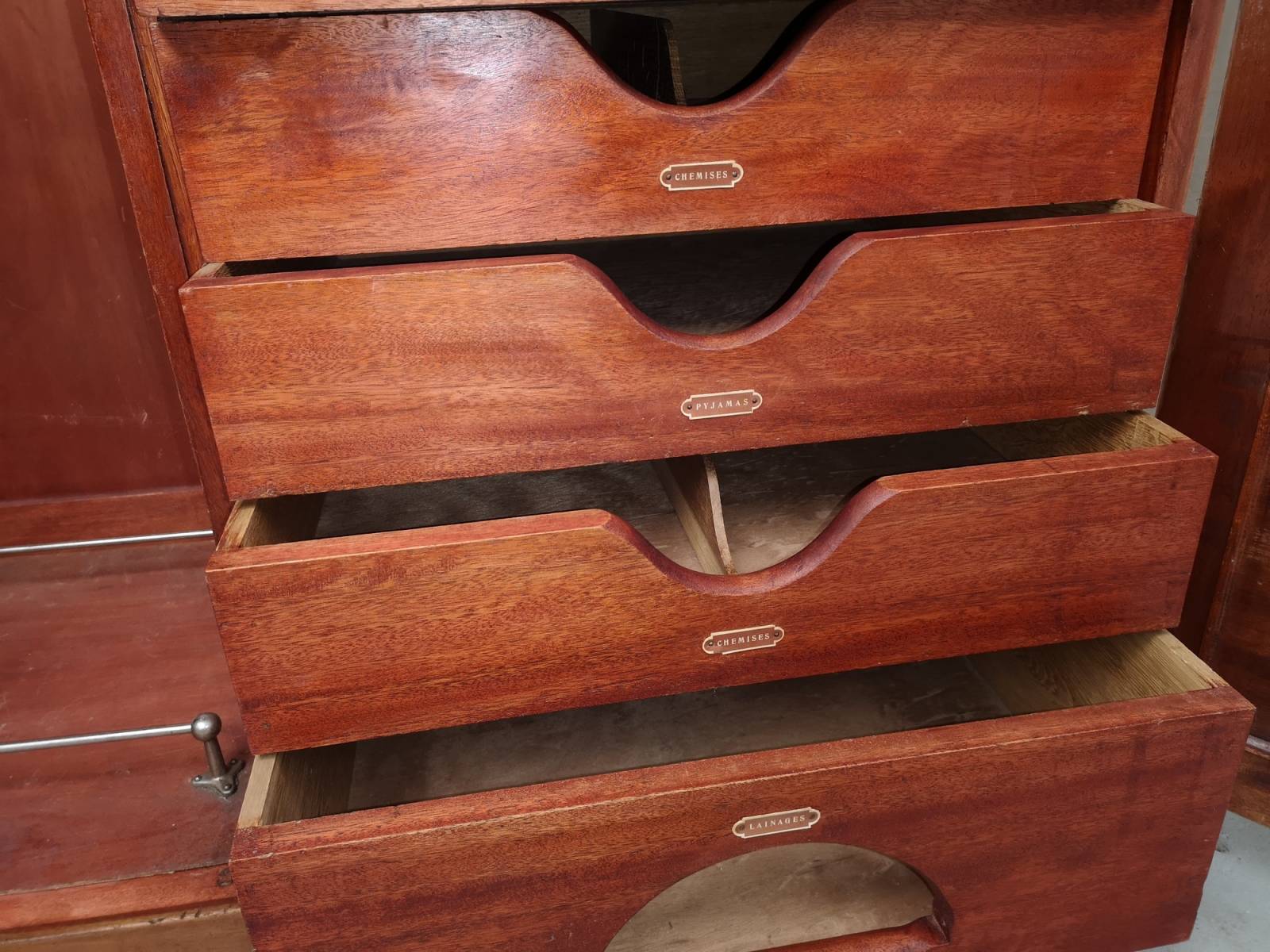 commander en ligne armoire de bateau ancienne acajou à Paris