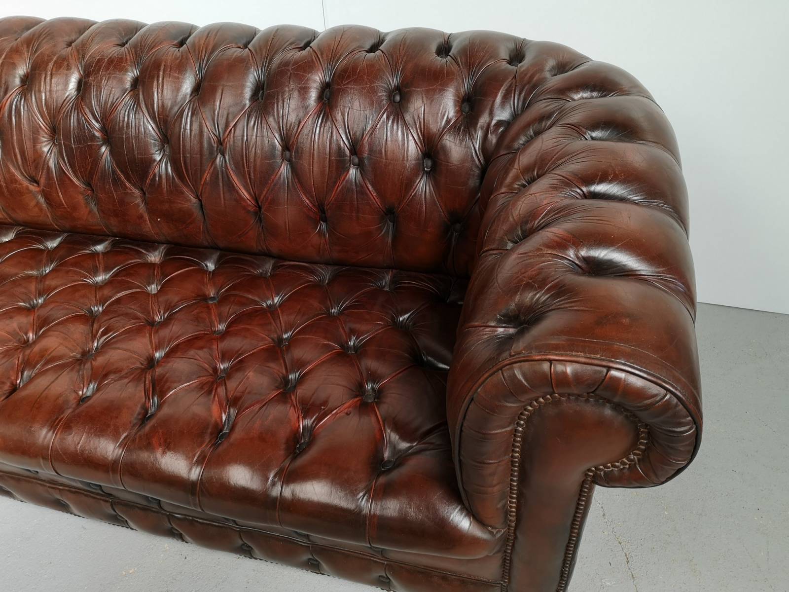 vente canapés chesterfield cuir marron original à Montpellier