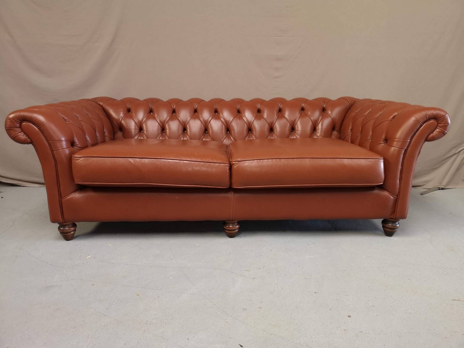 se faire livrer un canape chesterfield marron à Paris
