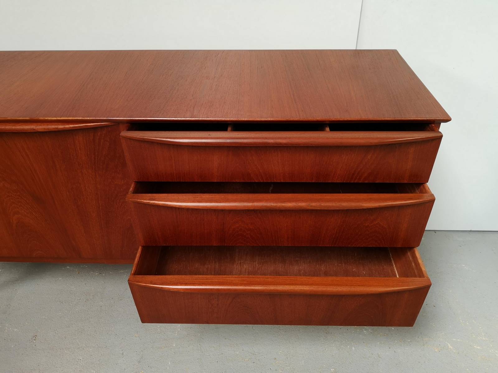 vends enfilade teck avec rangement et bon état proche Paris