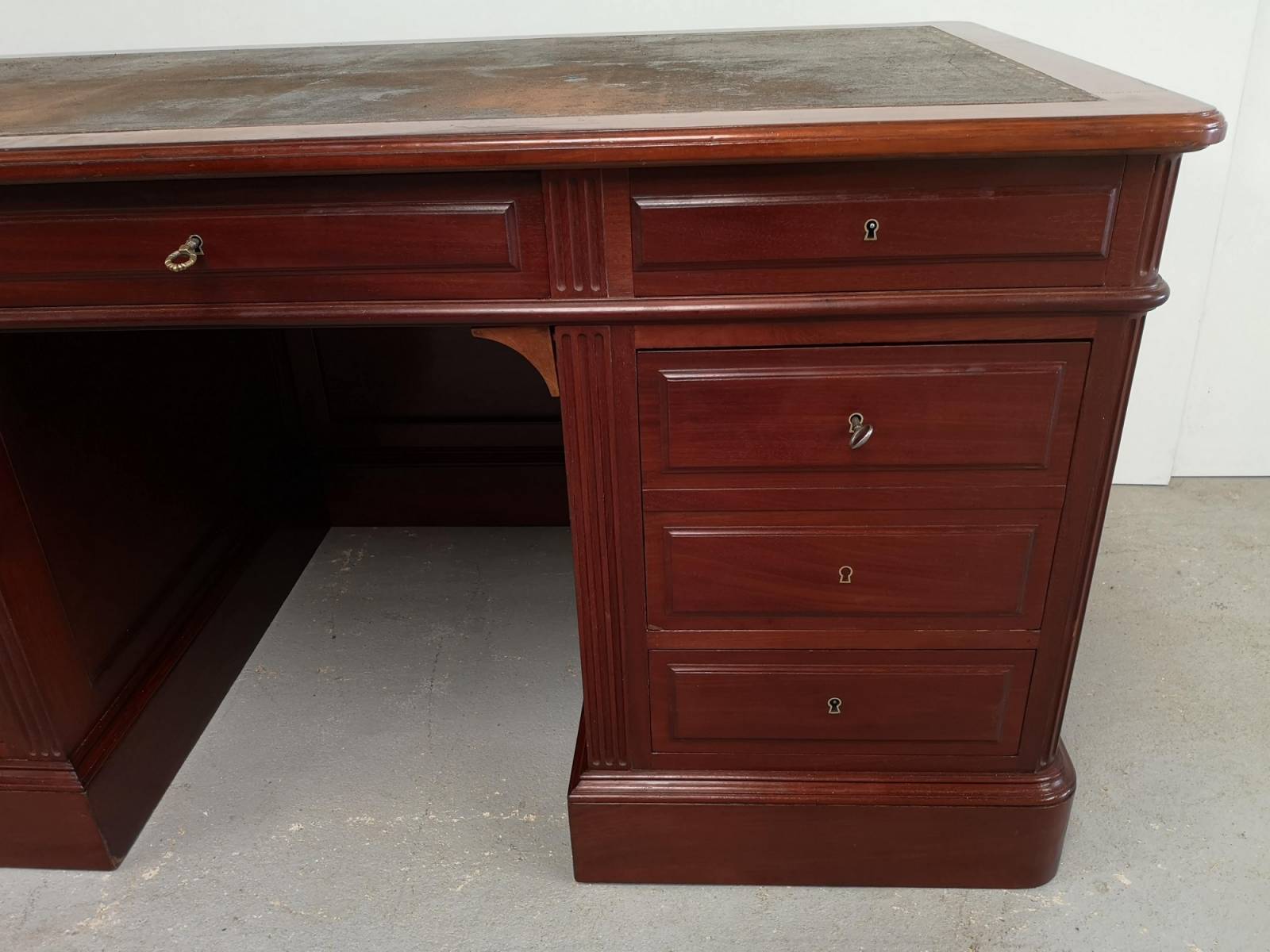 se faire livrer bureau ministre acajou style antiquités à Paris