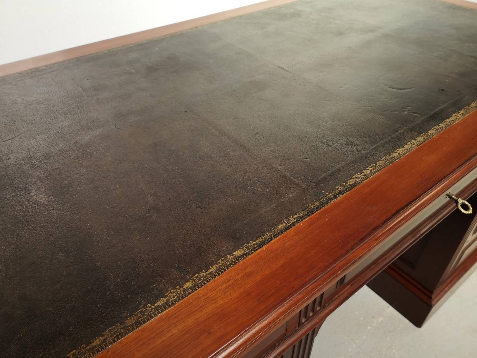 trouver bureau ministre bois acajou style ancien proche Paris