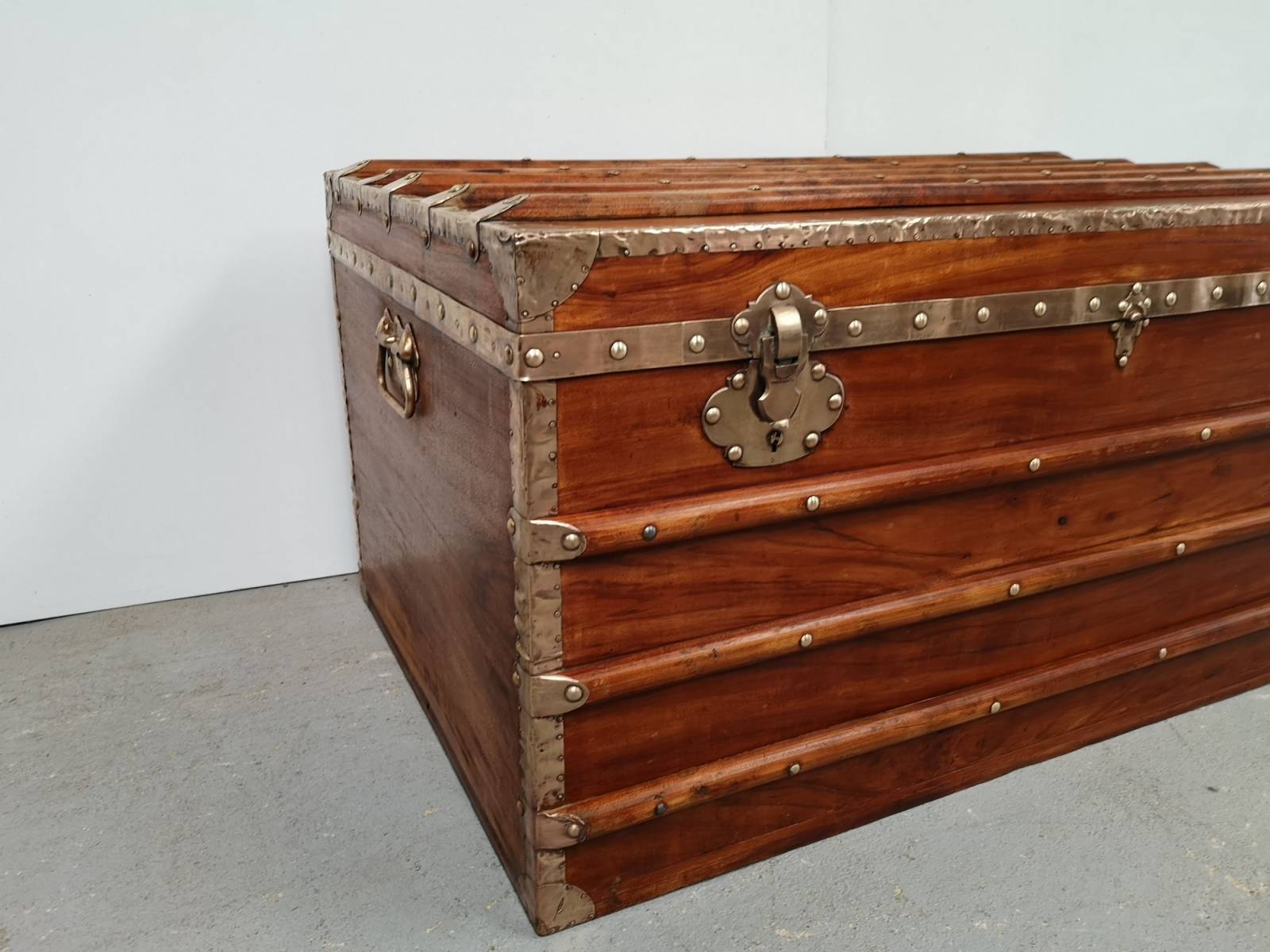 commander malle voyage ancienne bois de camphrier à Paris