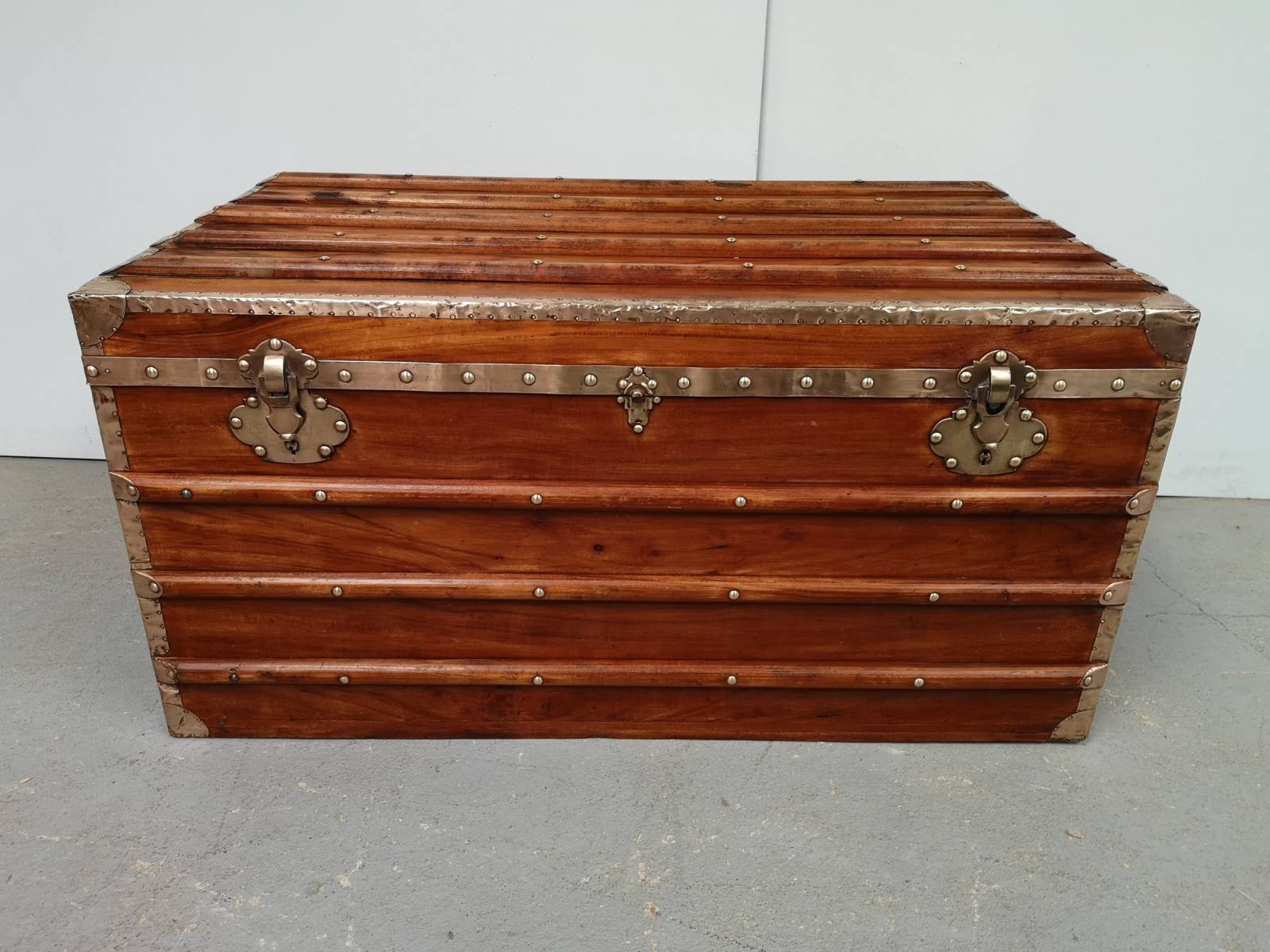 acheter coffre marine ancien en camphrier proche Paris