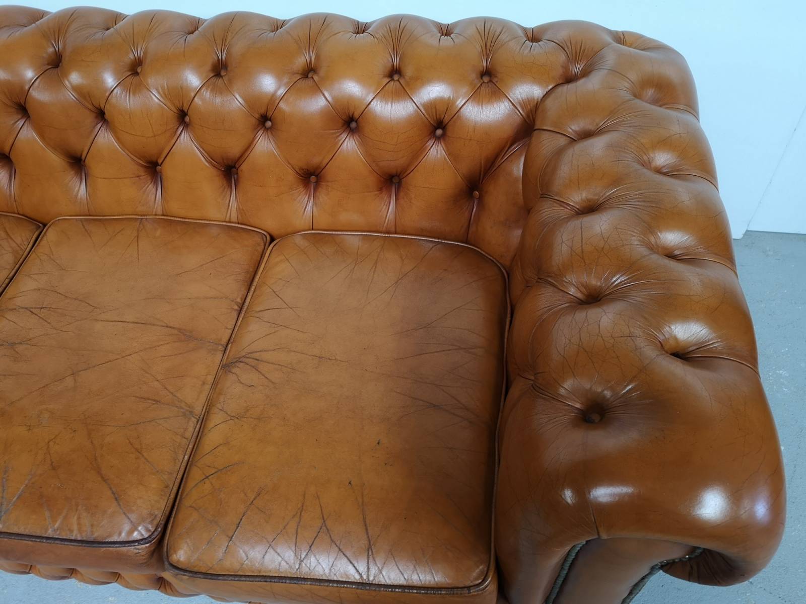 vends canapé chesterfield cuir marron trois places deuxième main à Bordeaux