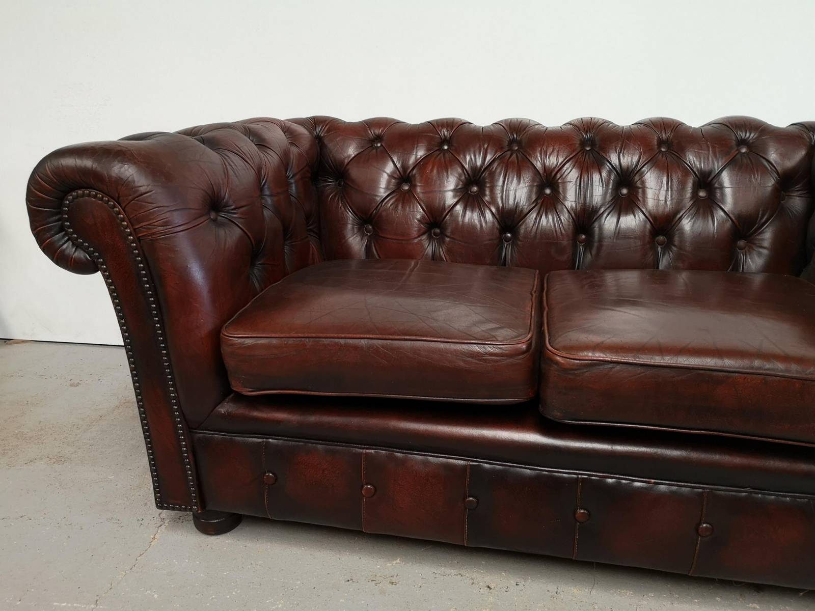 commander canapé chesterfield cuir marron deux places véritable à Paris