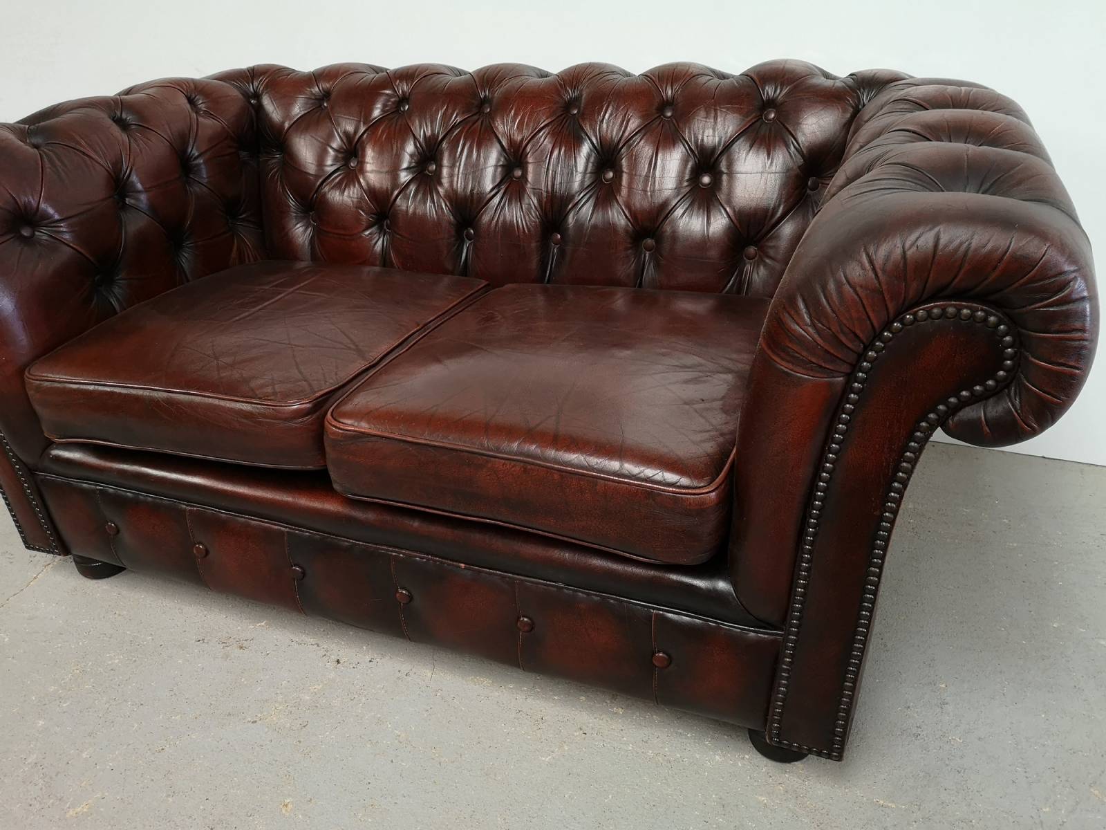 vends canapé chesterfield cuir marron deux places ancien vintage proche Paris
