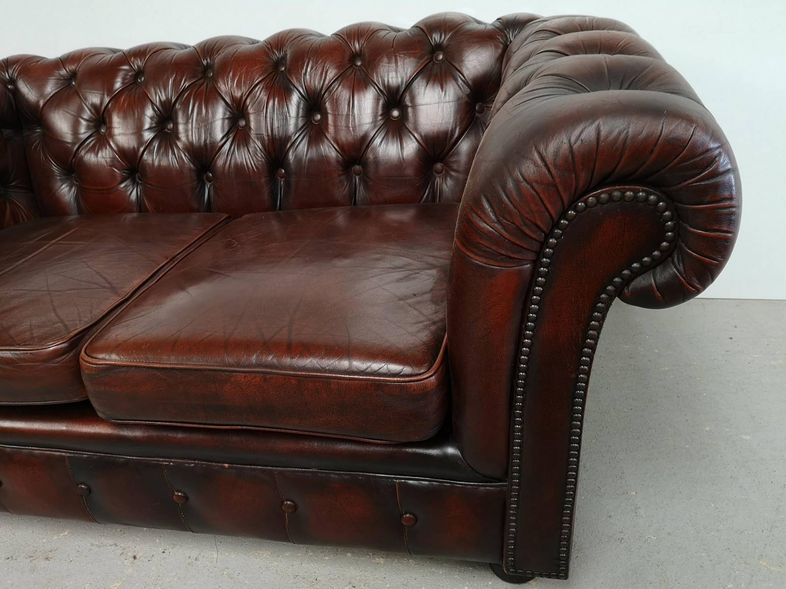 se faire canapé chesterfield cuir marron rétro style déco loft à Paris
