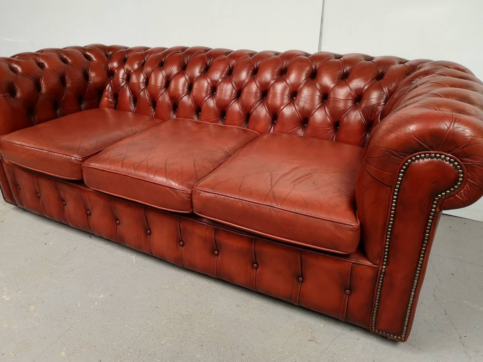 se faire livrer gratuitement canapé chesterfield cuir trois places vintage proche Reims