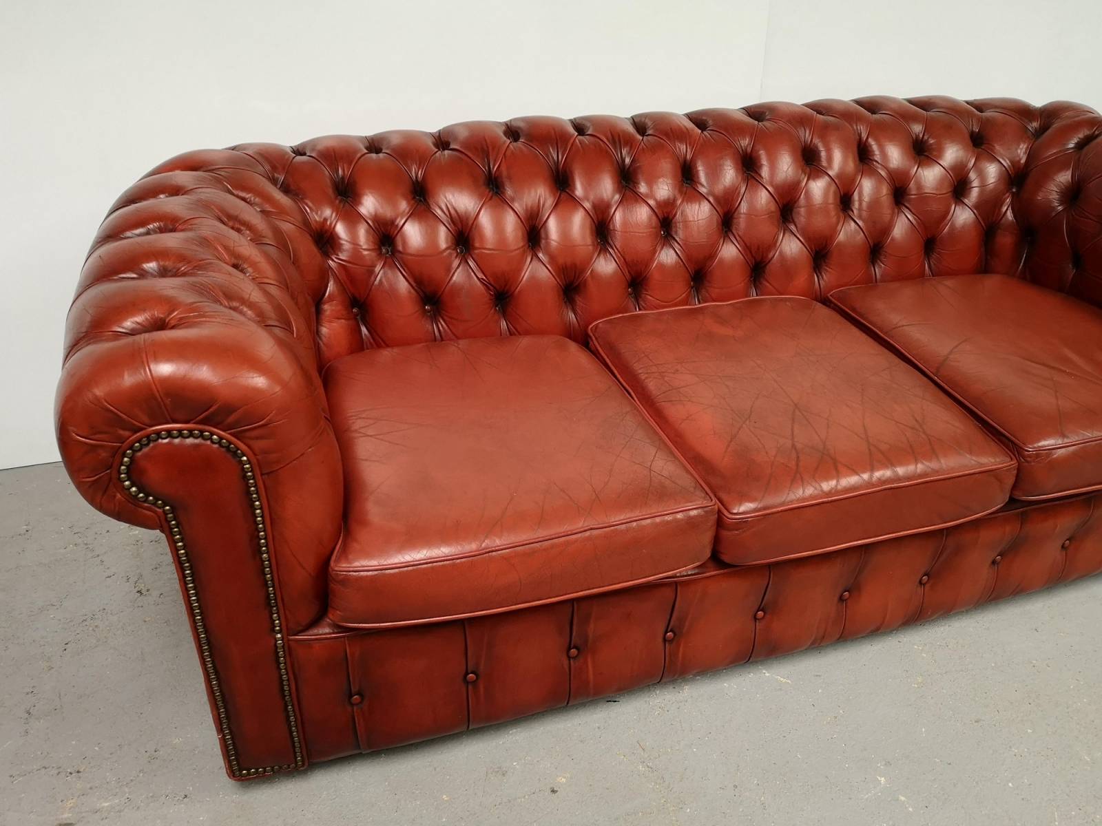 trouver canapé chesterfield cuir ancien style anglais rétro proche Reims