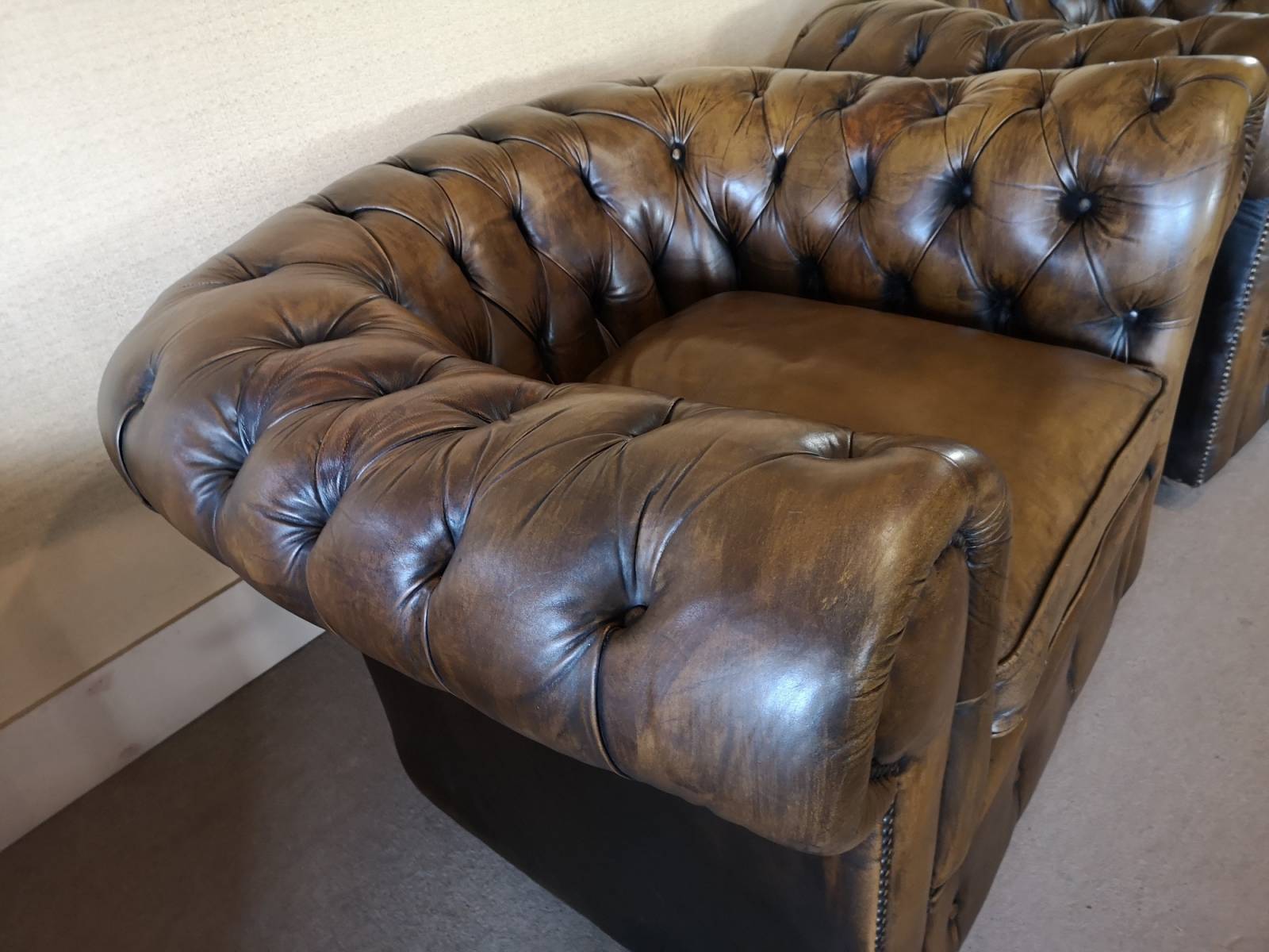 vente fauteuils chesterfield cuir marron deuxième main à Paris