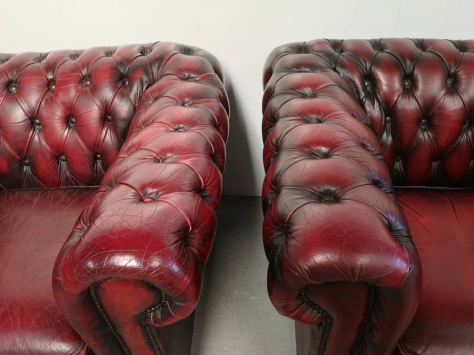 a vendre paire fauteuils chesterfield cuir rouge style déco loft à Paris