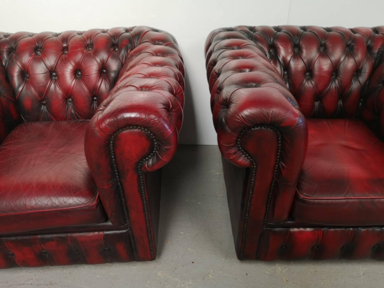 commander fauteuils chesterfield cuir anciens style anglais à Paris