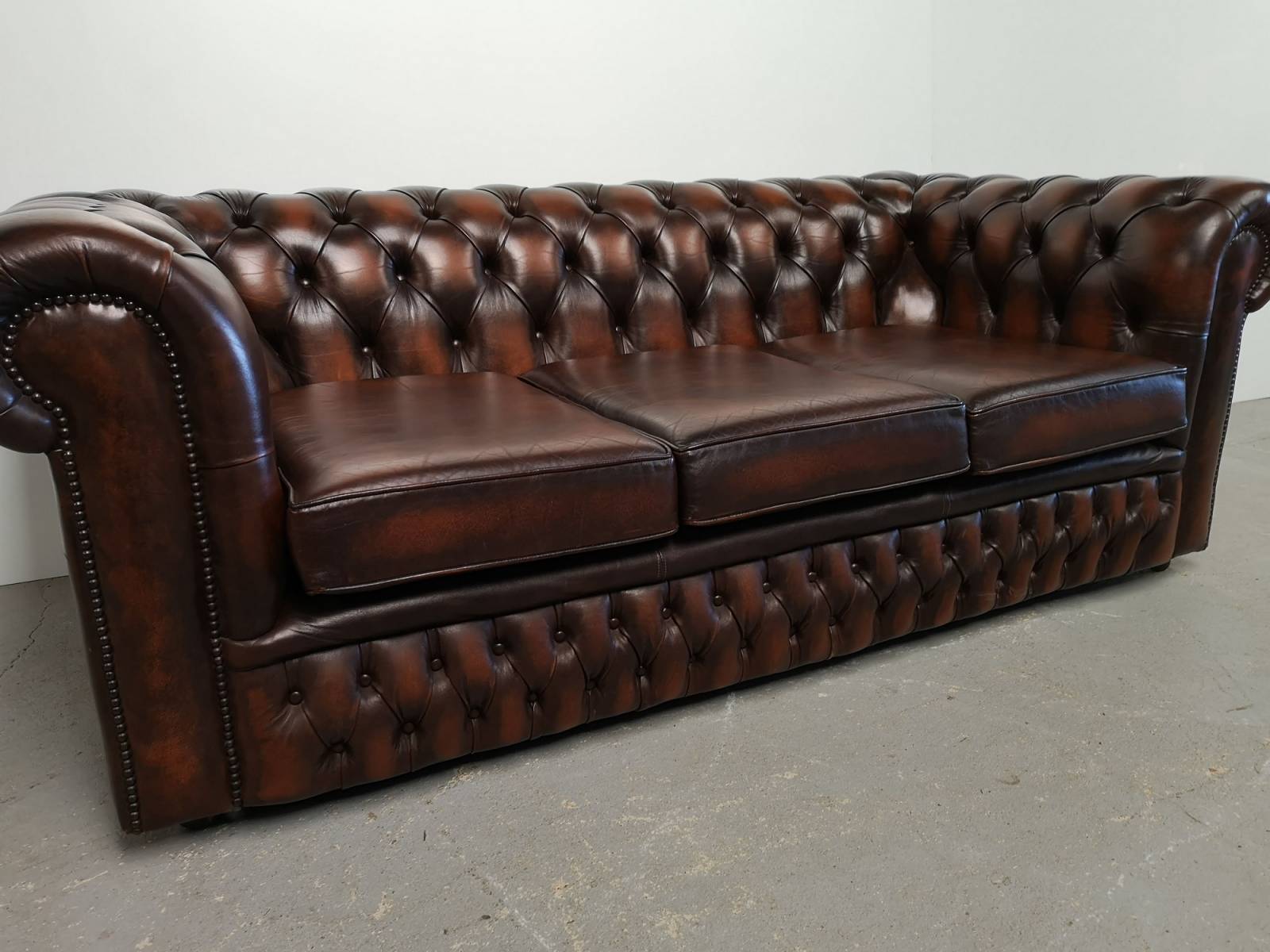 trouver canapés chesterfield cuir marron trois places bon état proche Paris