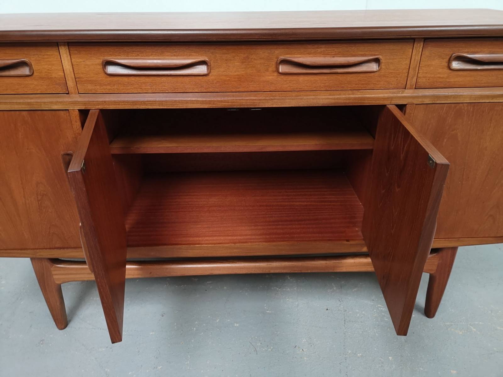 se faire livrer enfilade tek ancienne style rétro à Paris