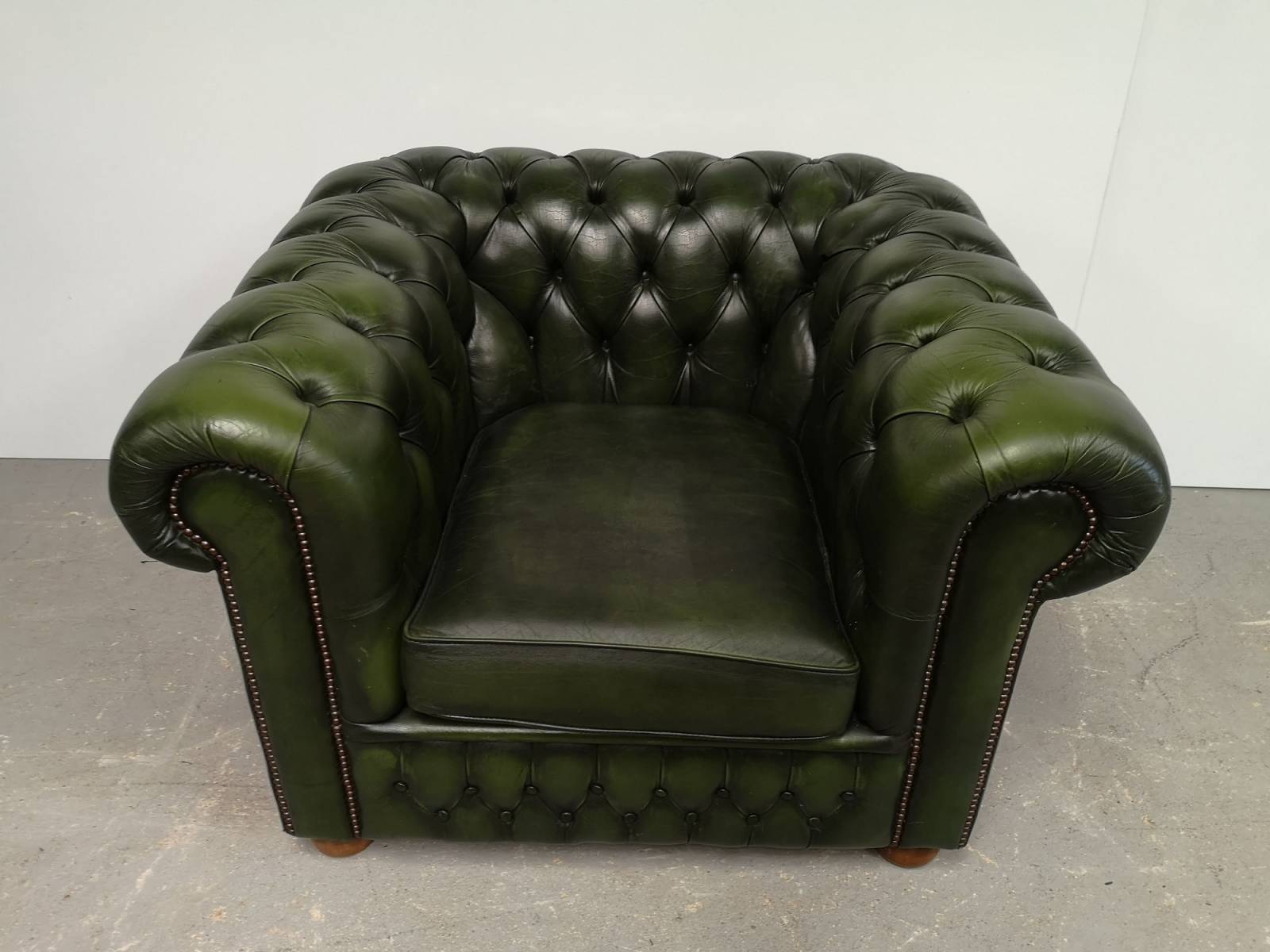 commander fauteuil chesterfield cuir vert anglais occasion à Paris