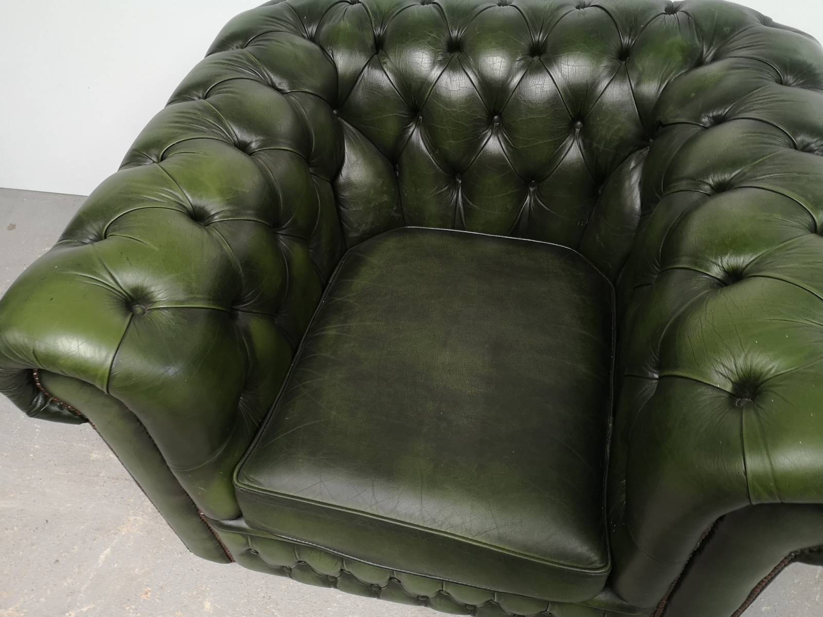 vente fauteuils chesterfield cuir vieilli proche Paris
