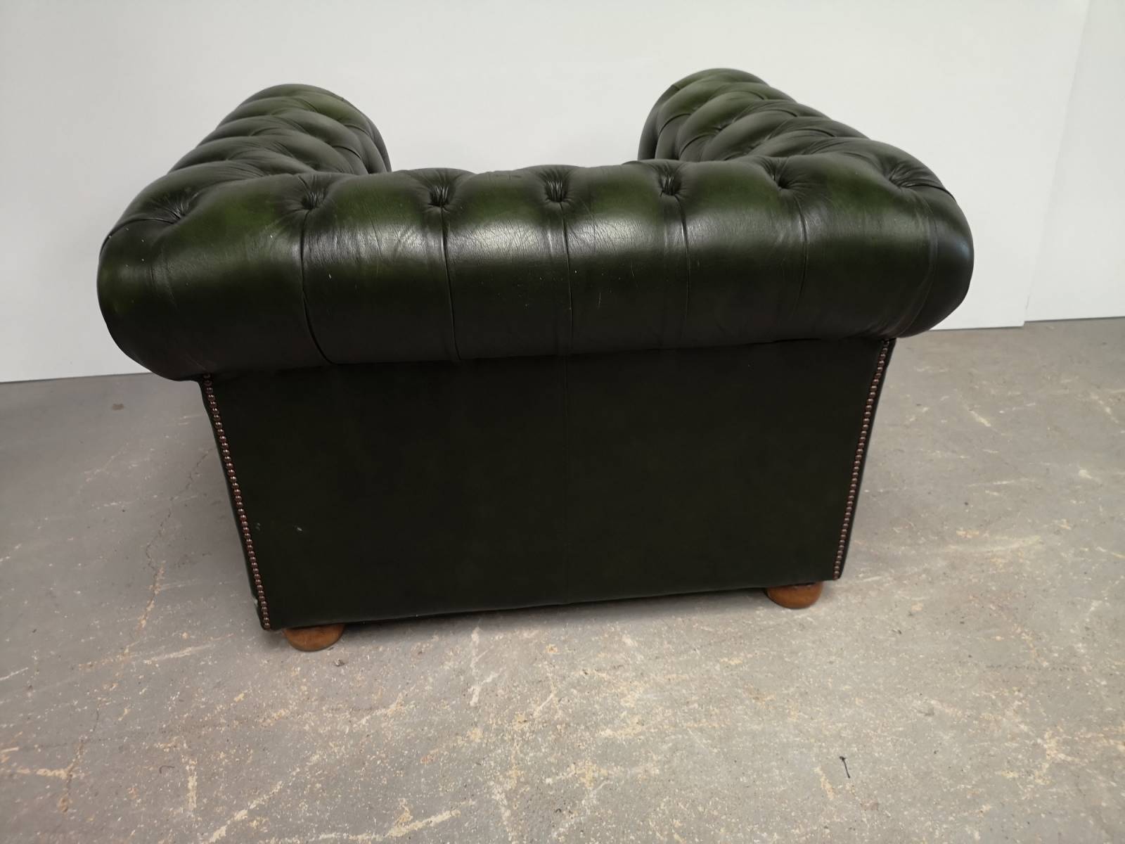 se faire livrer fauteuil chesterfield cuir vert haut de gamme proche Paris
