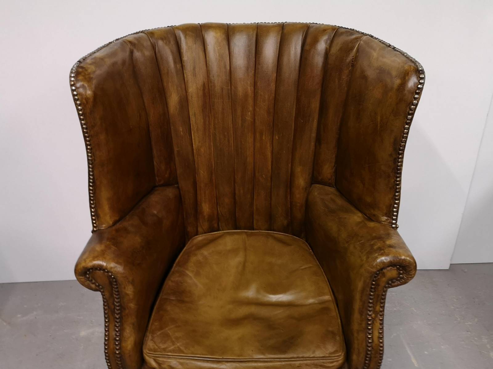 vends fauteuil chesterfield cuir ancien import Angleterre proche Paris