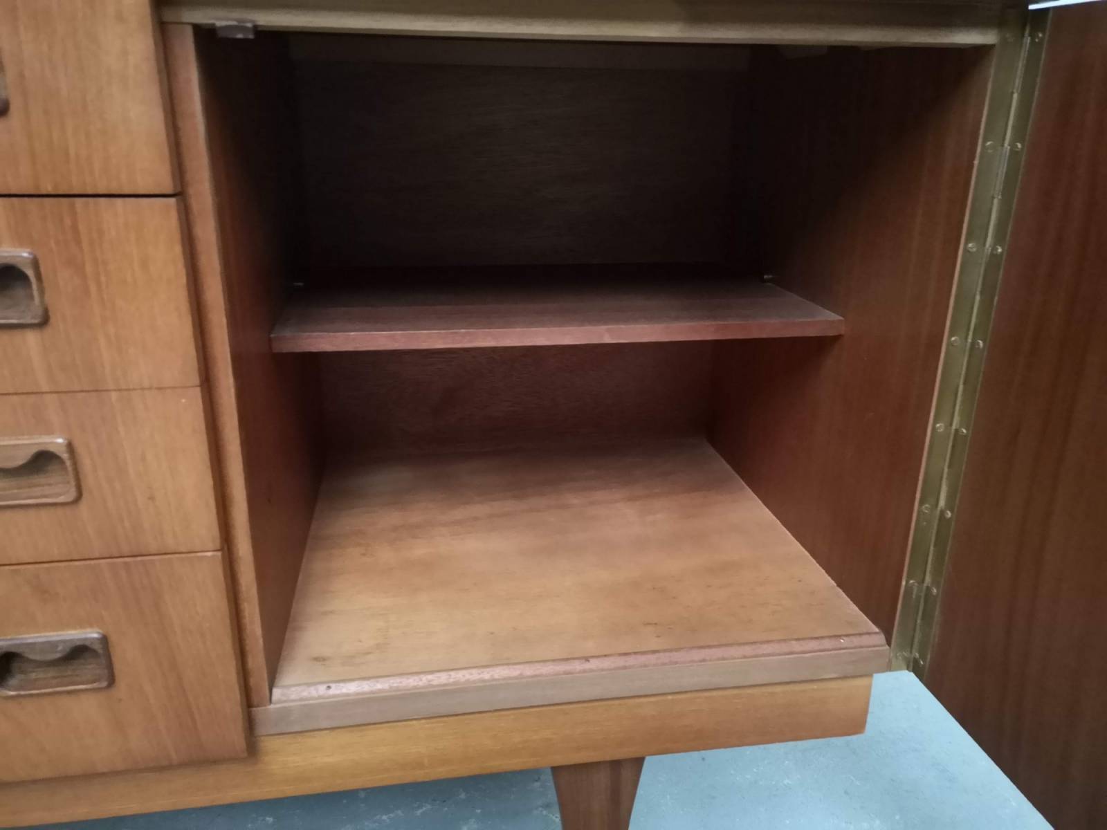 achat enfilade vintage avec portes et tiroirs à Lyon