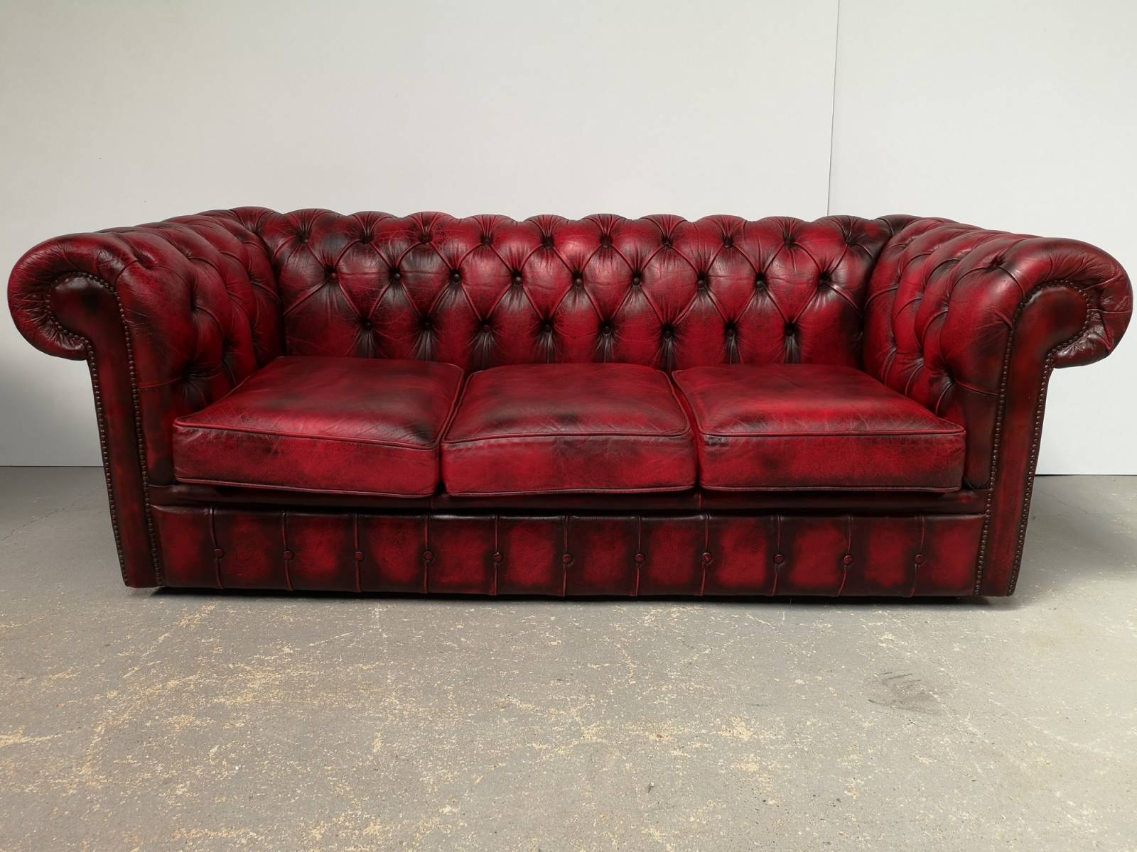 acheter canapé chesterfield cuir rouge trois places vintage style déco loft à Nancy