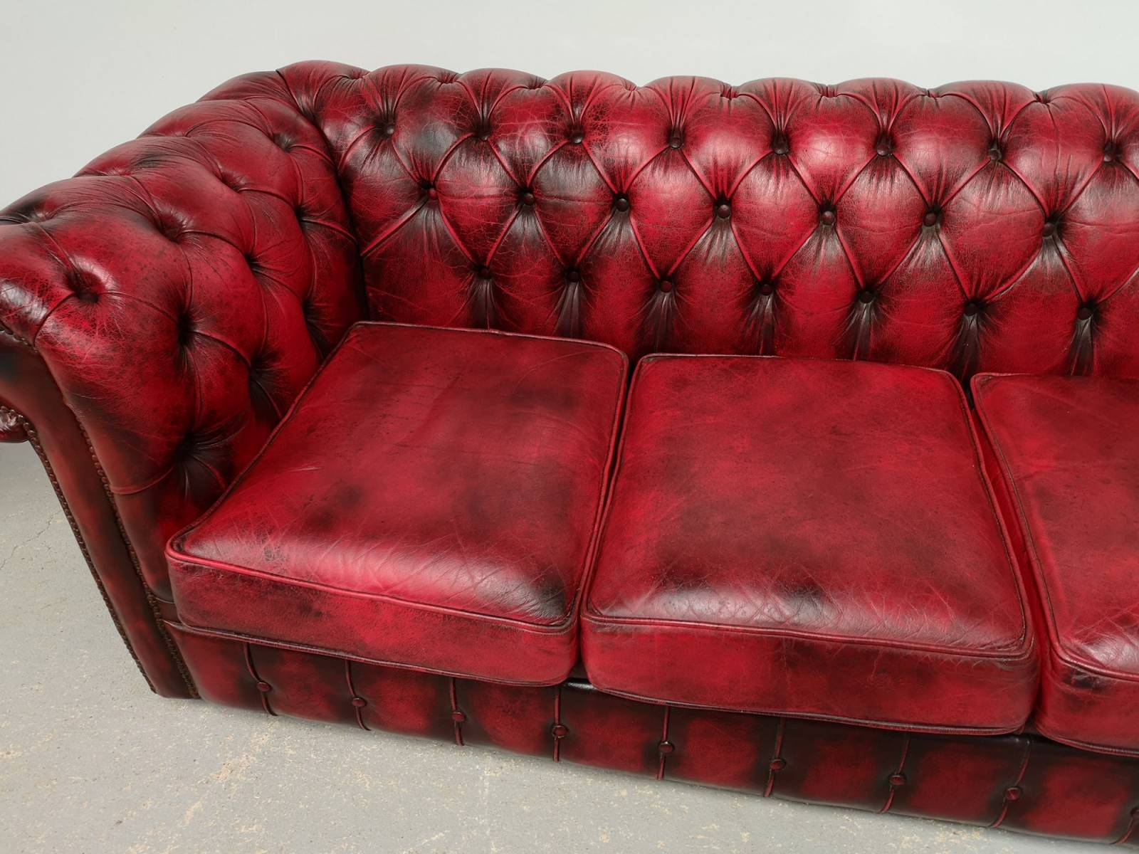 a vendre canapé chesterfield cuir rouge trois places occasion pas cher à Nancy
