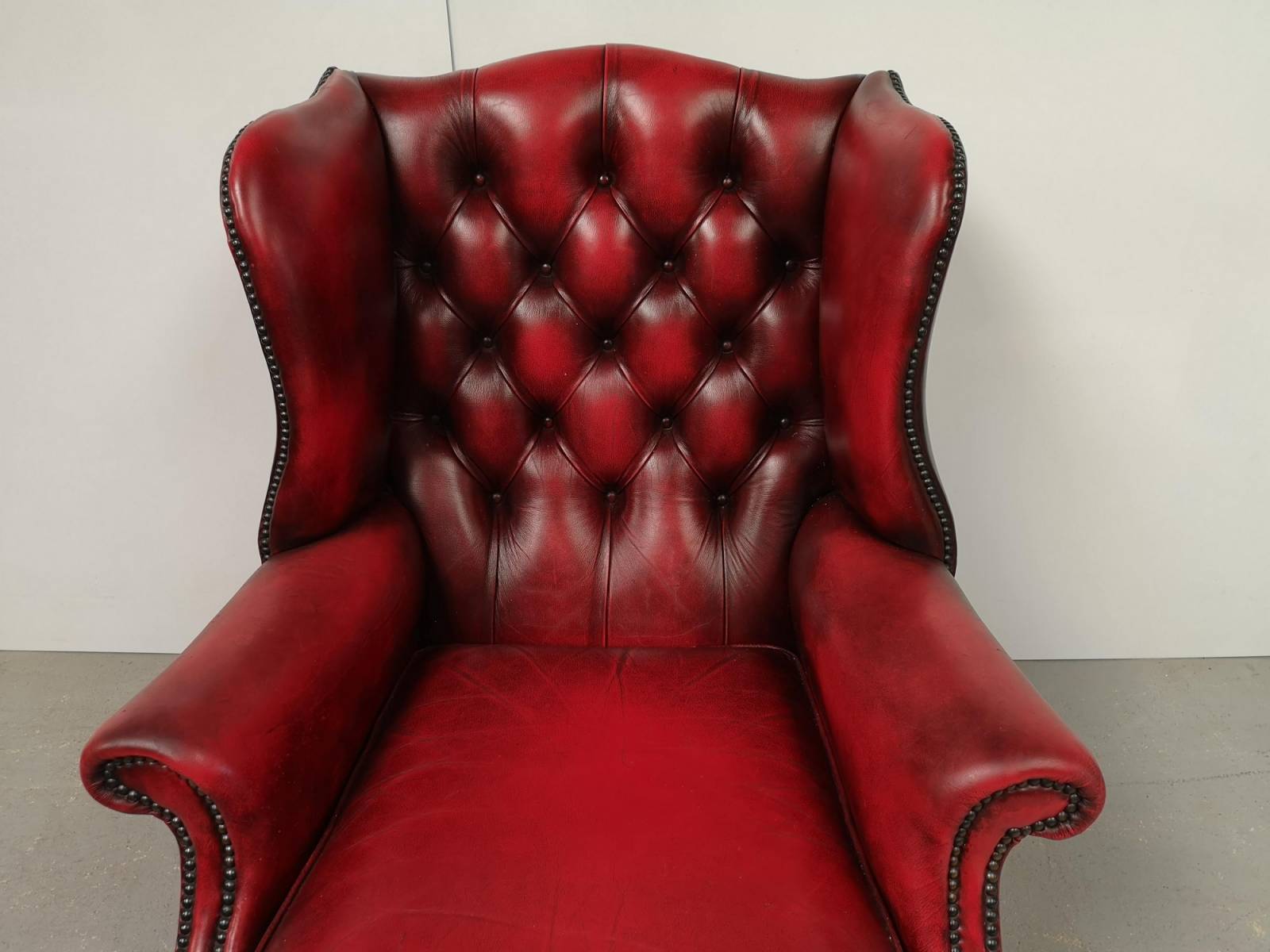 achat fauteuil chesterfield cuir bordeaux ancien style anglais à Paris