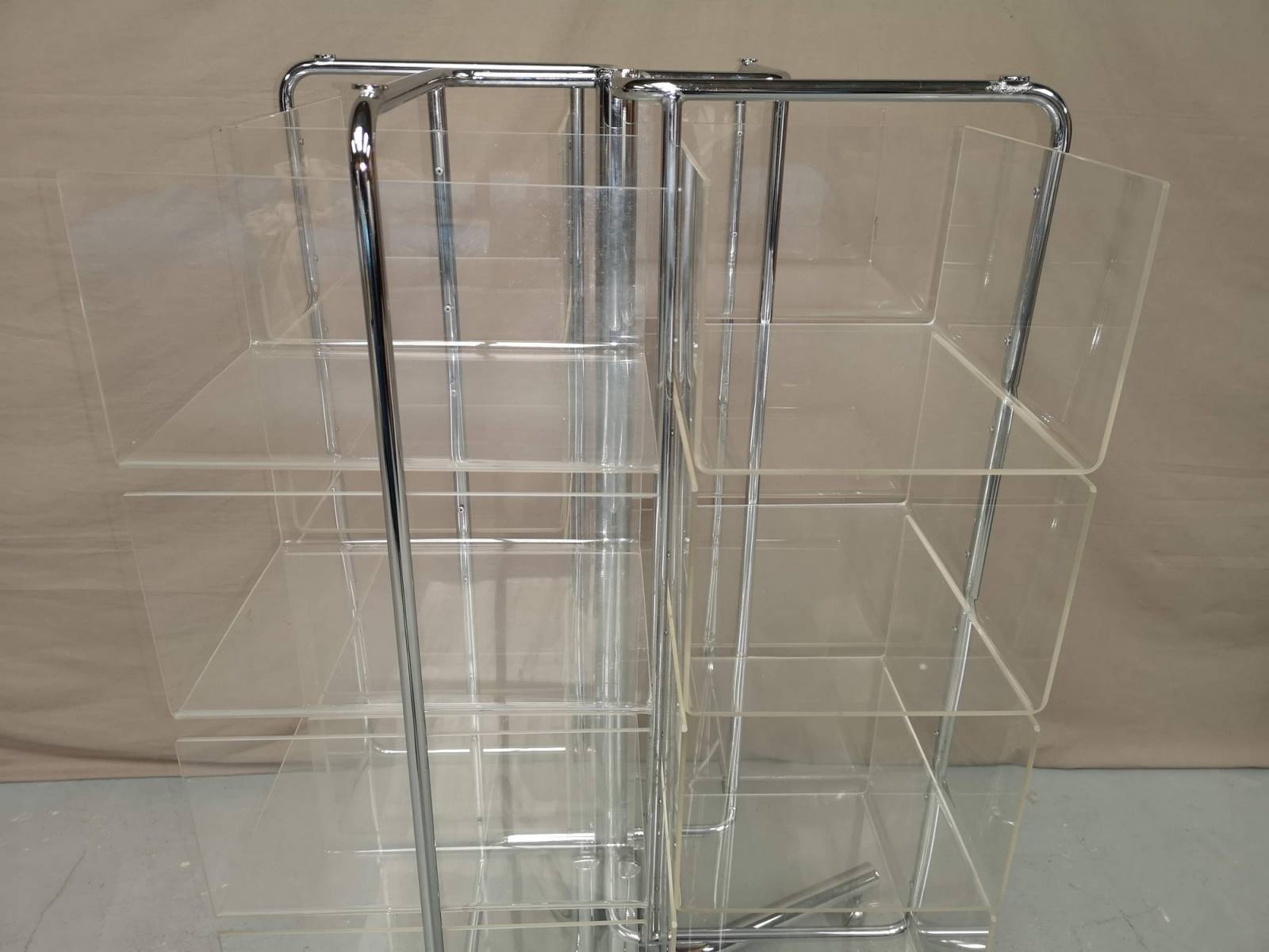 se faire livrer bibliothèque tournante vintage design à Lyon