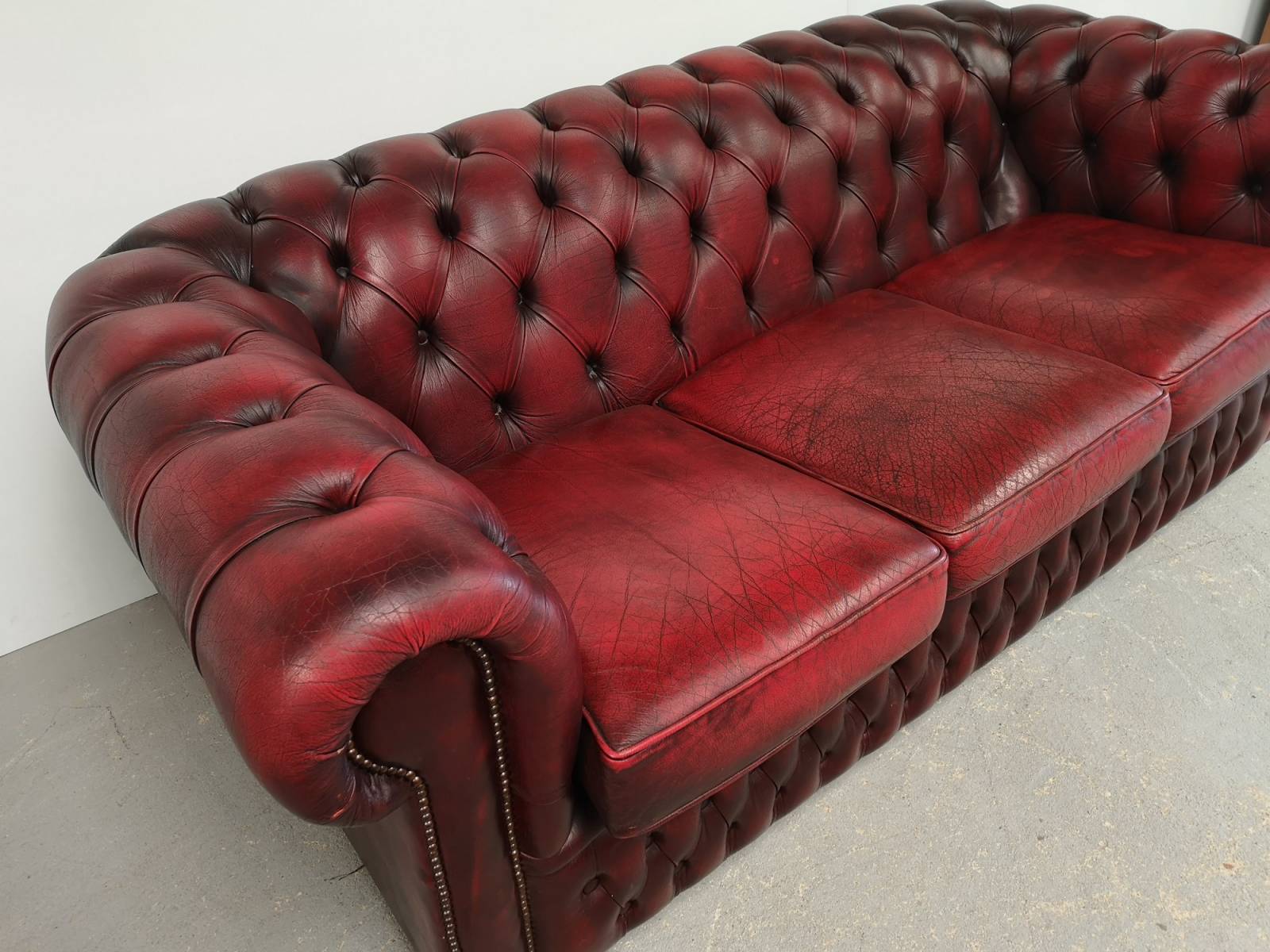 commander canapé chesterfield cuir trois places seconde main à Marseille