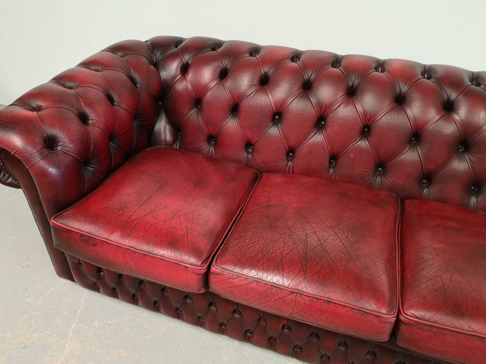 trouver canapé chesterfield cuir bordeaux trois places deuxième main à Marseille