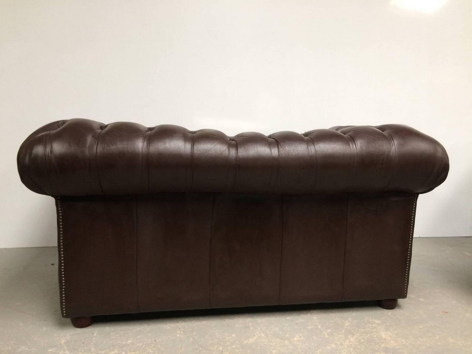 vends canapé chesterfield cuir marron deux places style vintage  proche Rennes