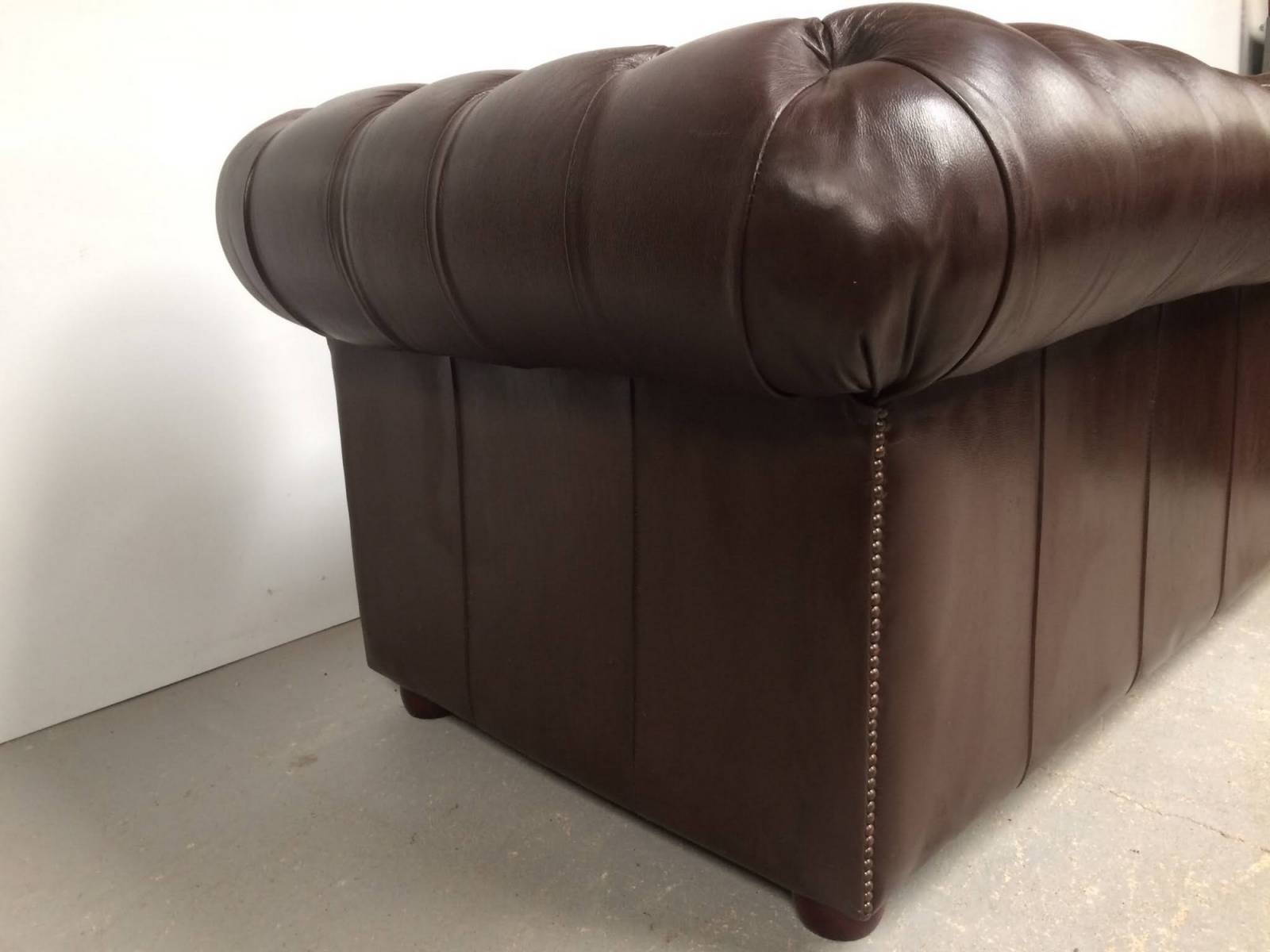 trouver canapé chesterfield cuir marron deux places authentique chesterfield à Rennes