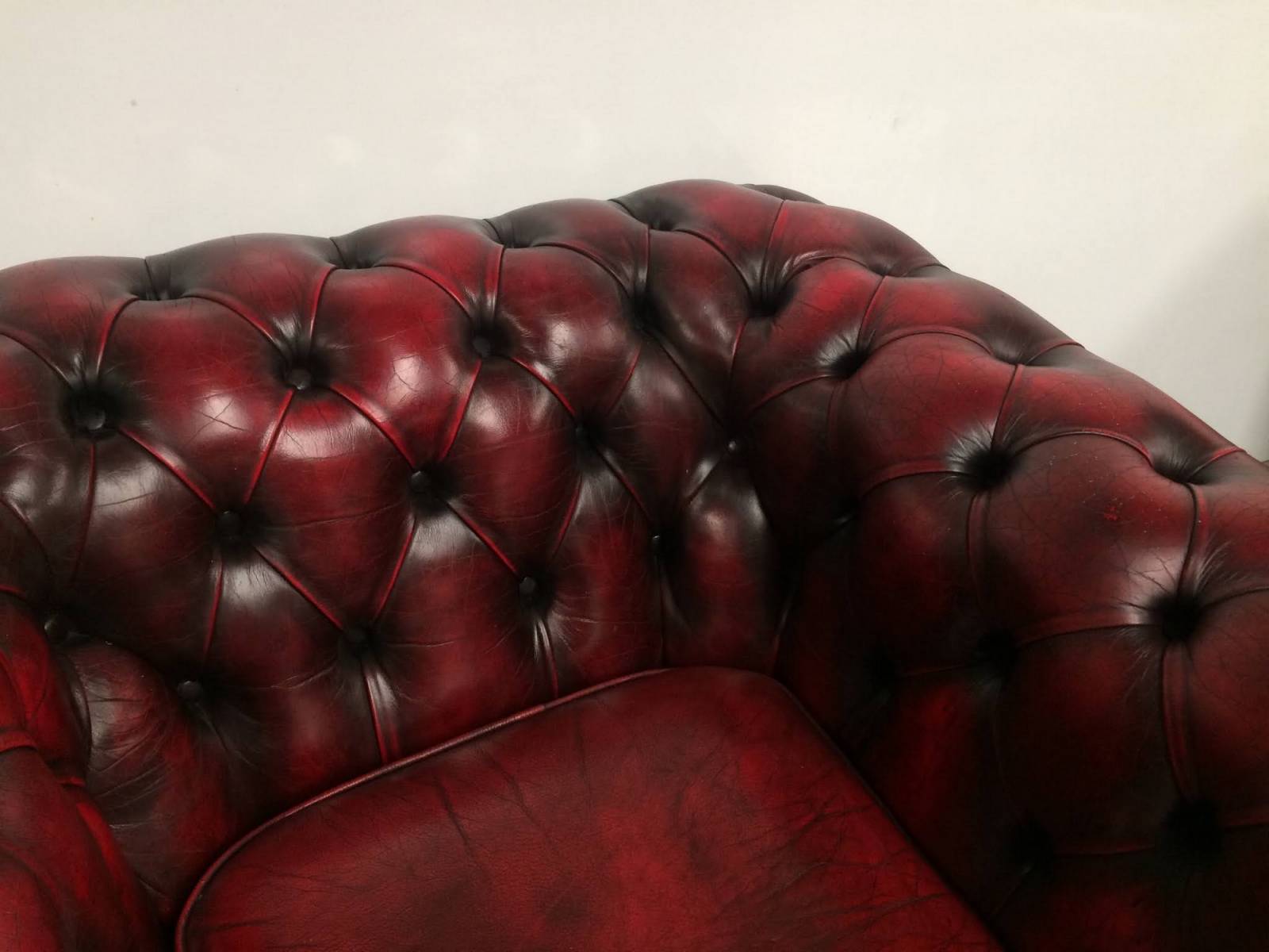 commander fauteuil chesterfield cuir rouge antique seconde main proche Orléans