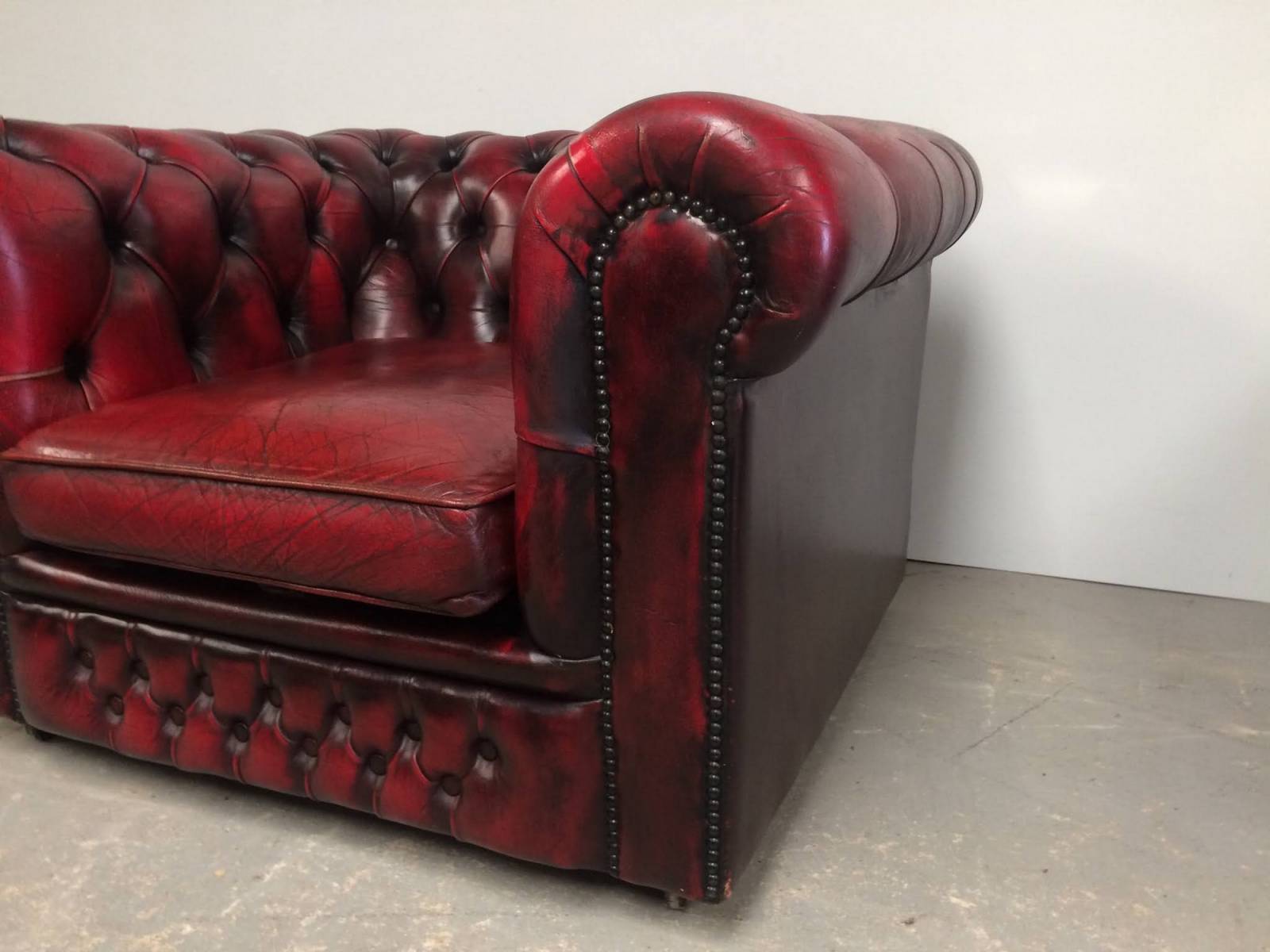 achat fauteuil chesterfield cuir rouge antique confortable ancien à Orléans