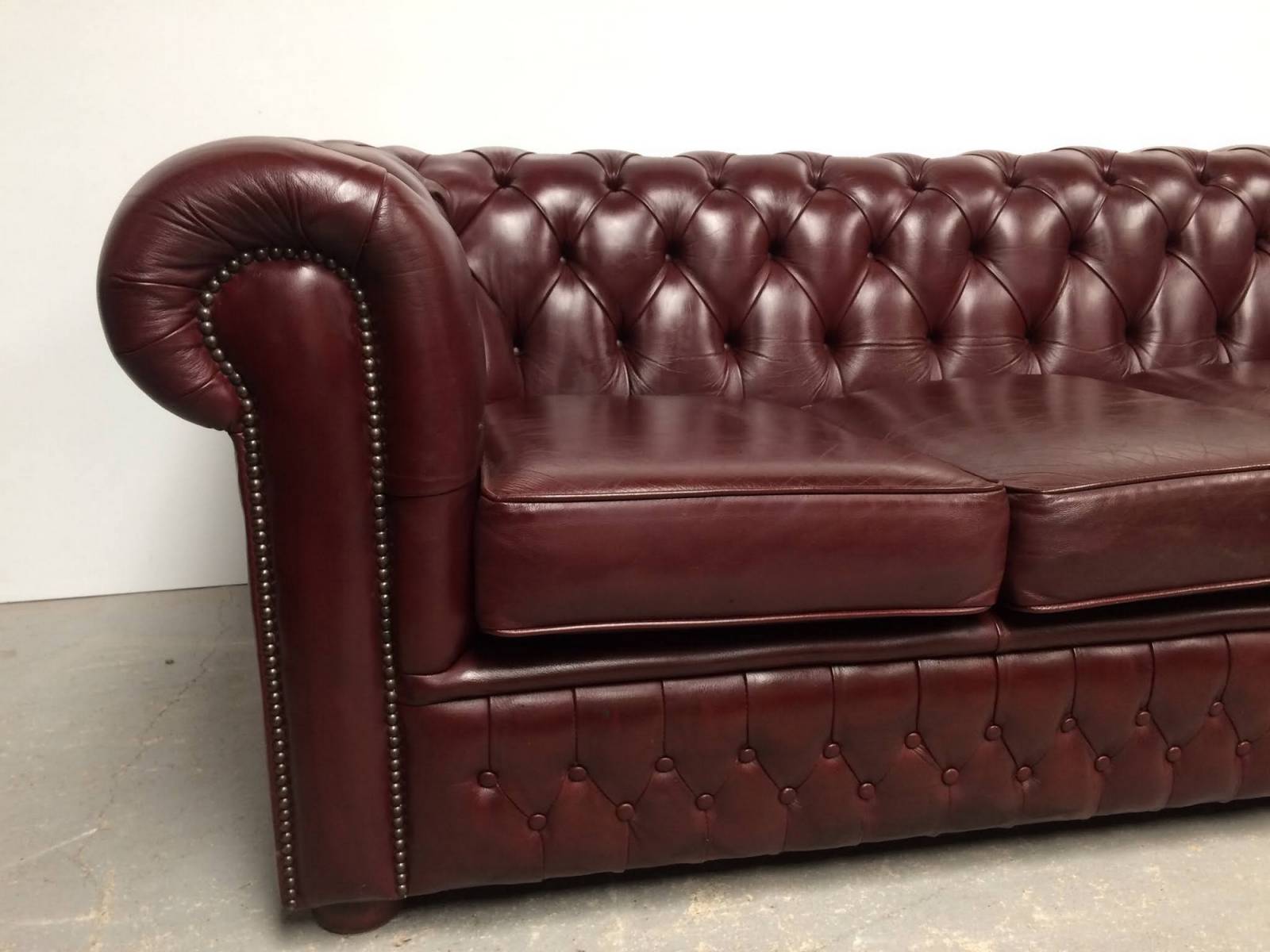 acheter canapé chesterfield trois places cuir bordeaux vintage proche Lyon