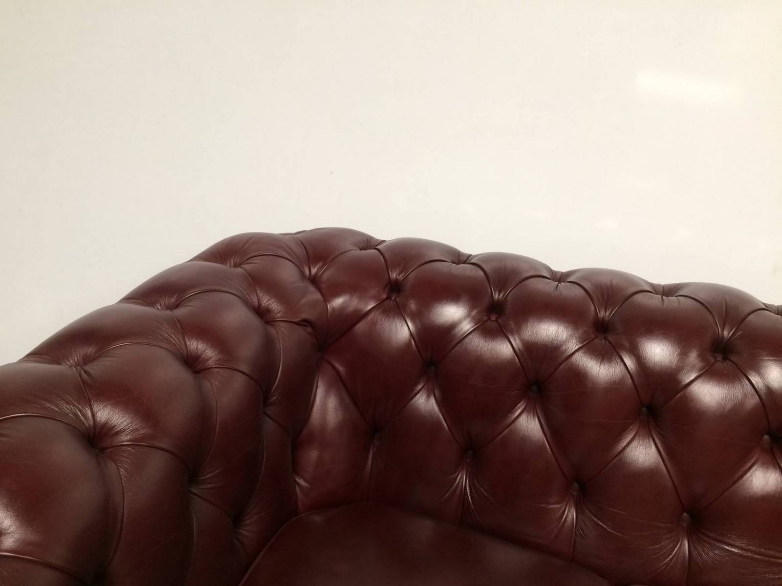 commander canapé chesterfield cuir bordeaux trois places style déco industrielle proche Lyon