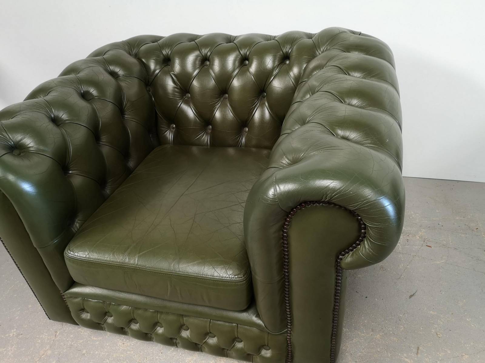 commander fauteuil chesterfield cuir vert anglais seconde main proche Paris