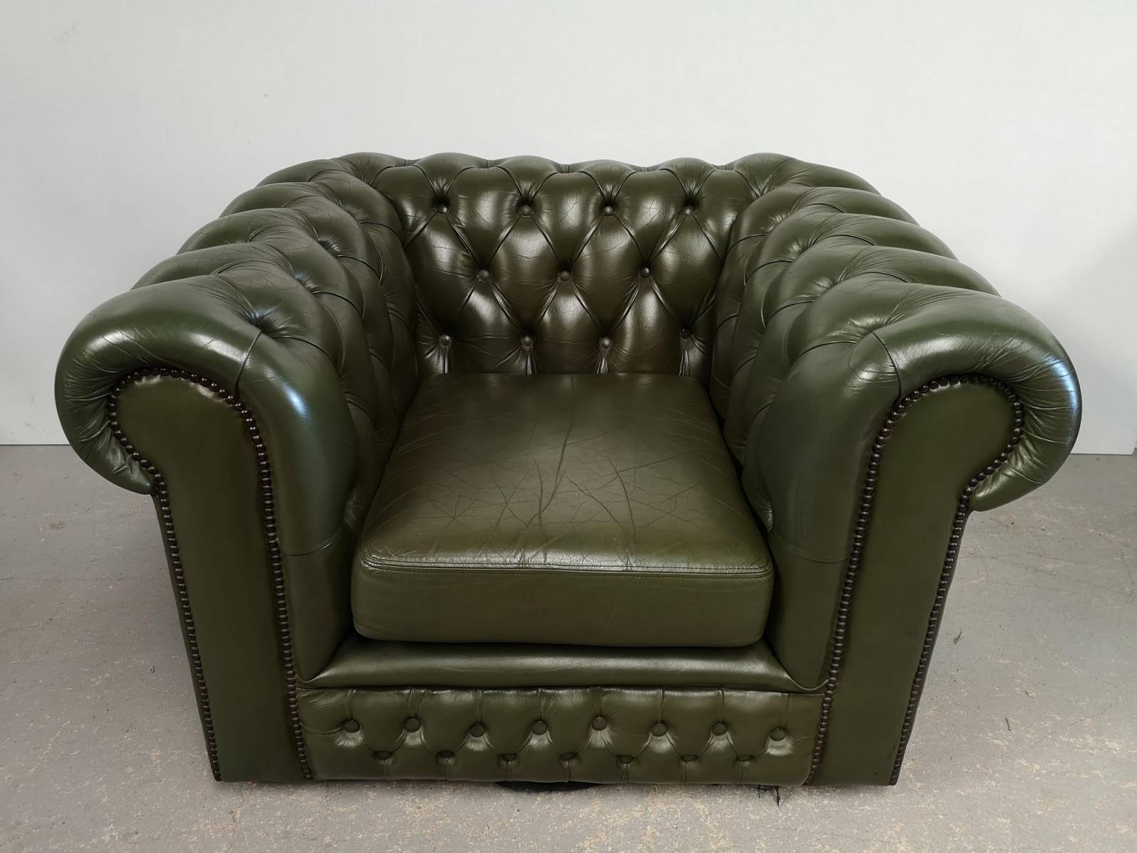 se faire livrer fauteuil chesterfield cuir vert deuxième main proche Paris