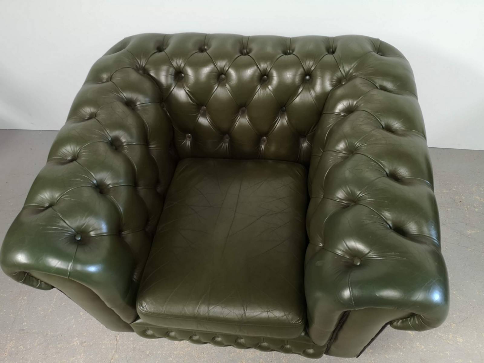 achat fauteuil chesterfield cuir vert style pubs anglais à Paris