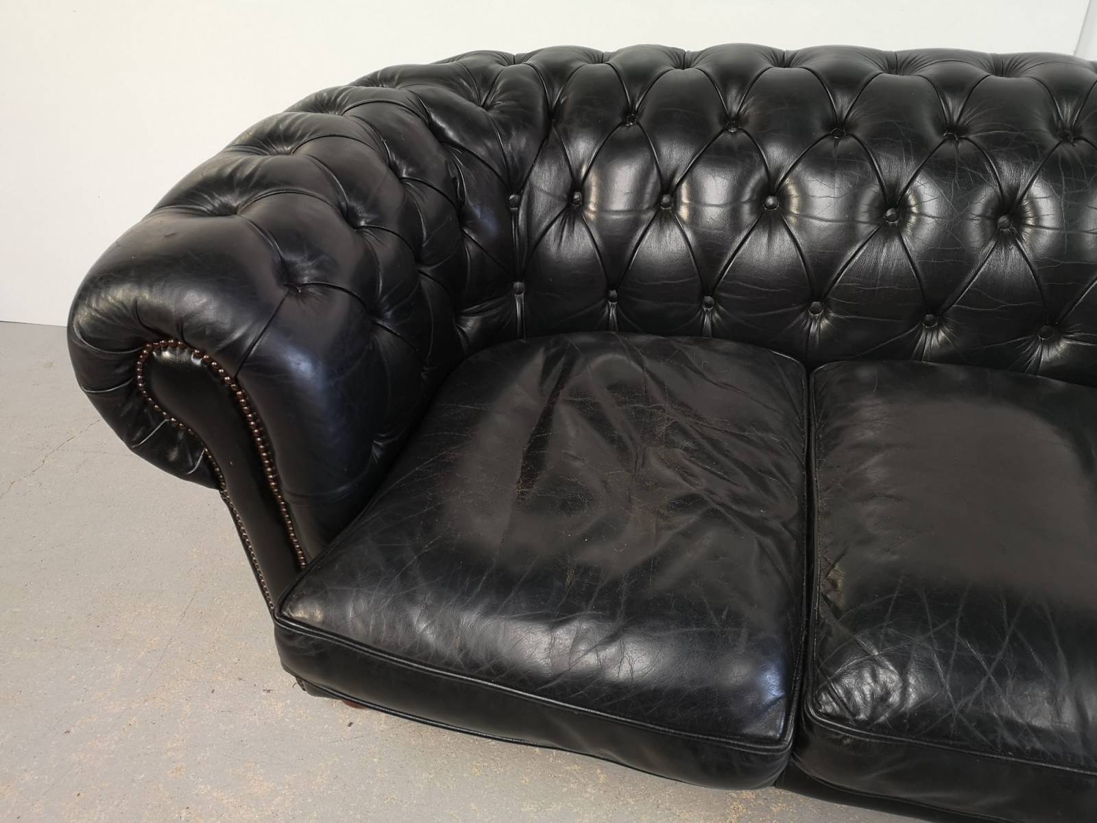 vente canapé chesterfield cuir noir deux places authentique chesterfield proche Paris