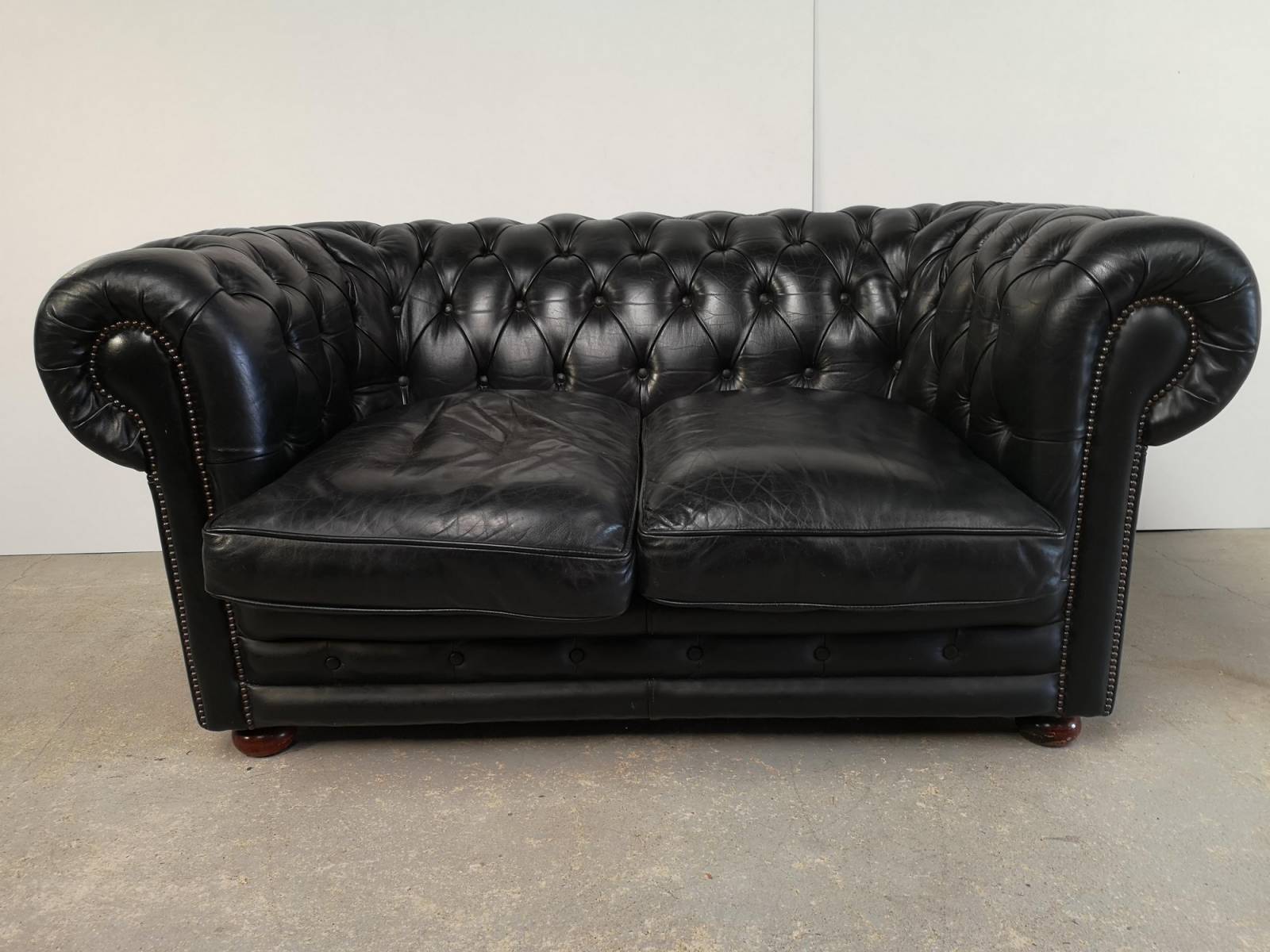 acheter canapé chesterfield cuir noir deux places style vintage anglais proche Paris