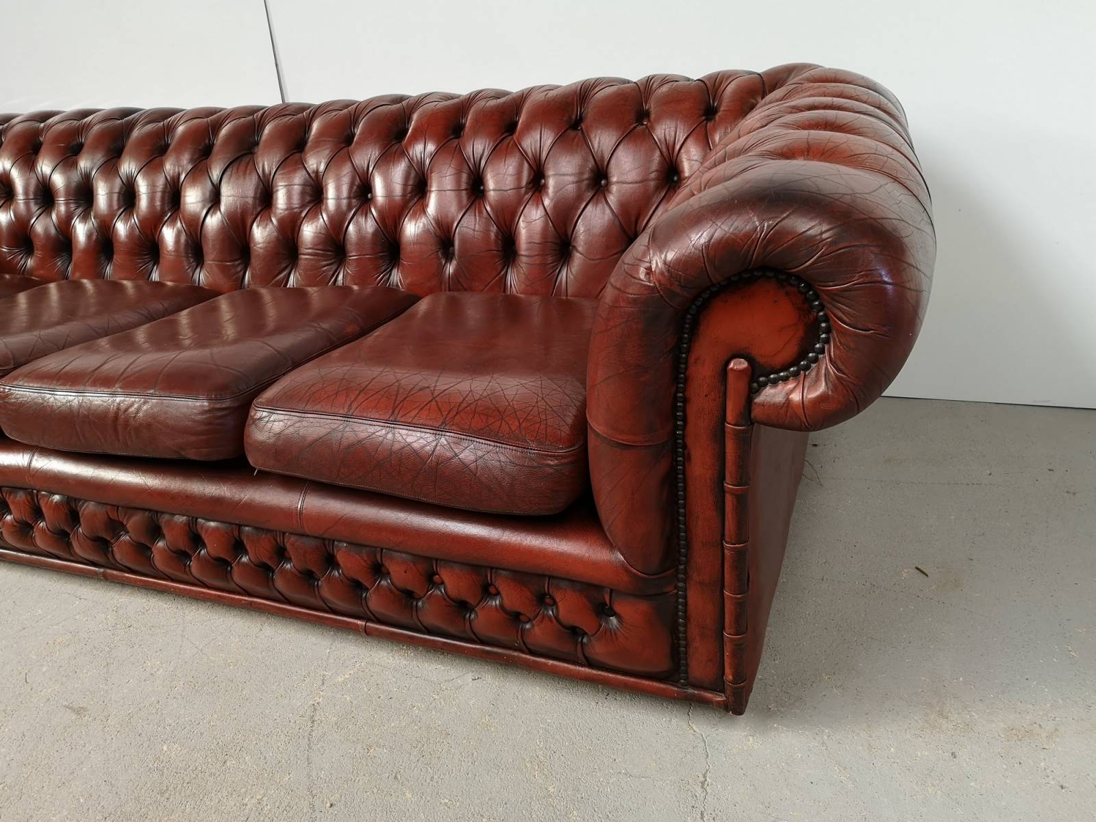 commander canapé chesterfield cuir marron quatre places authentique chesterfield proche Paris